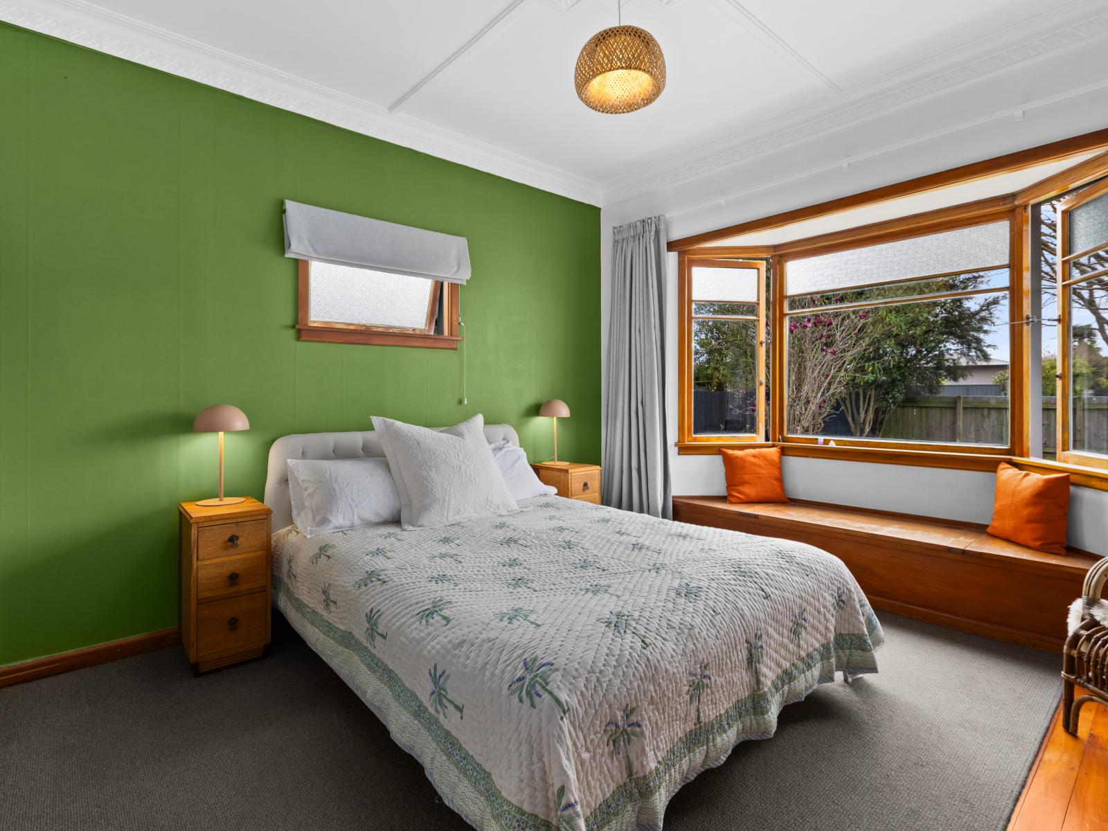 901 Clive Street, Akina