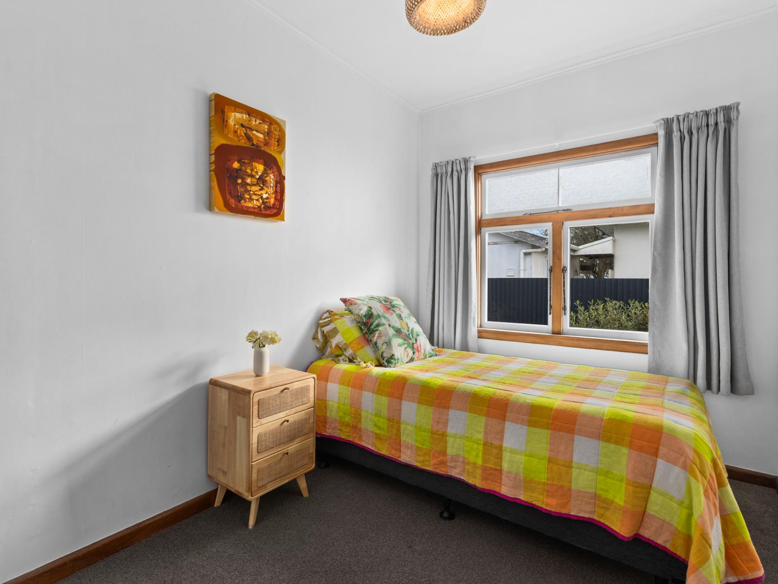 901 Clive Street, Akina