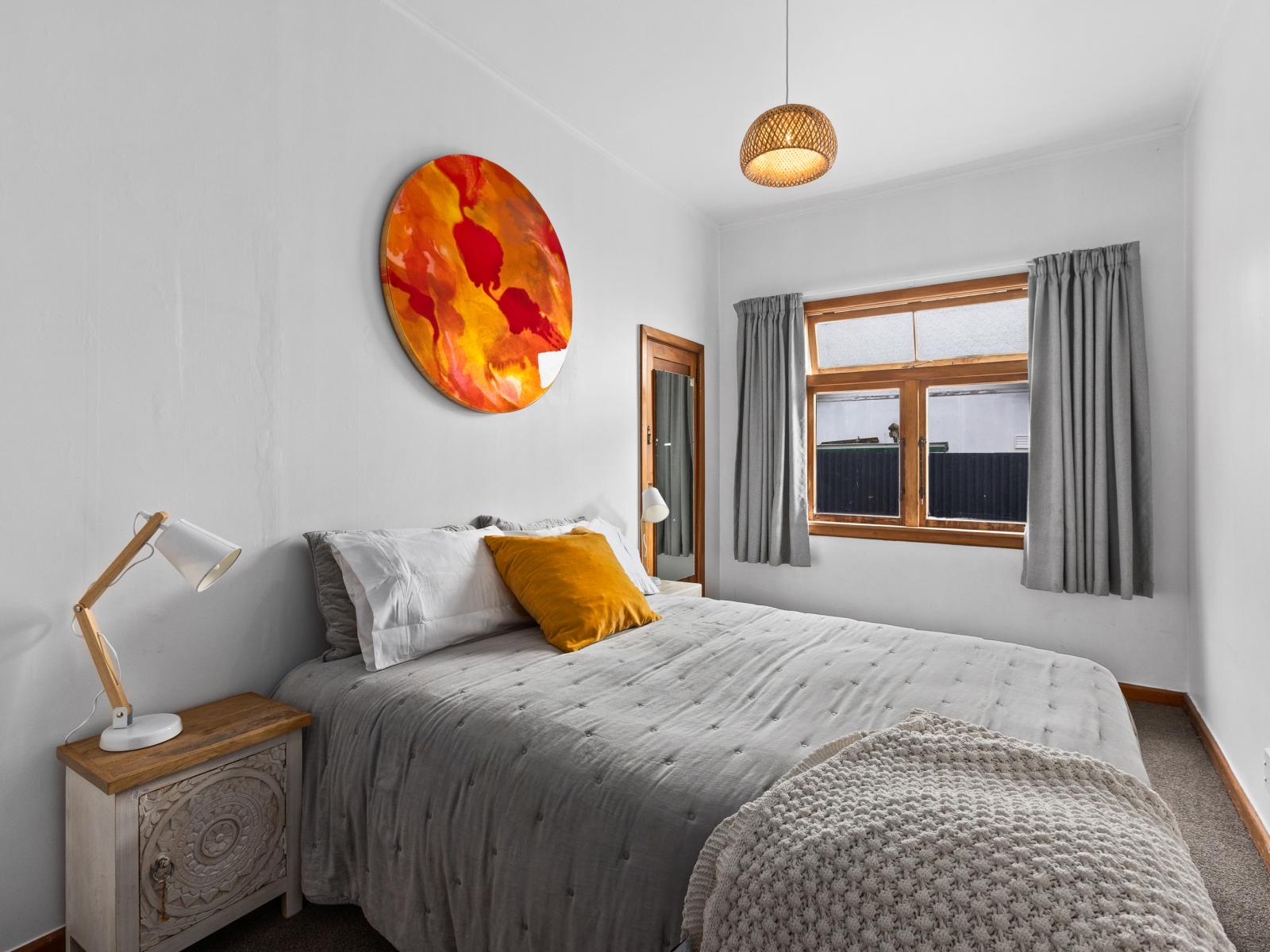 901 Clive Street, Akina