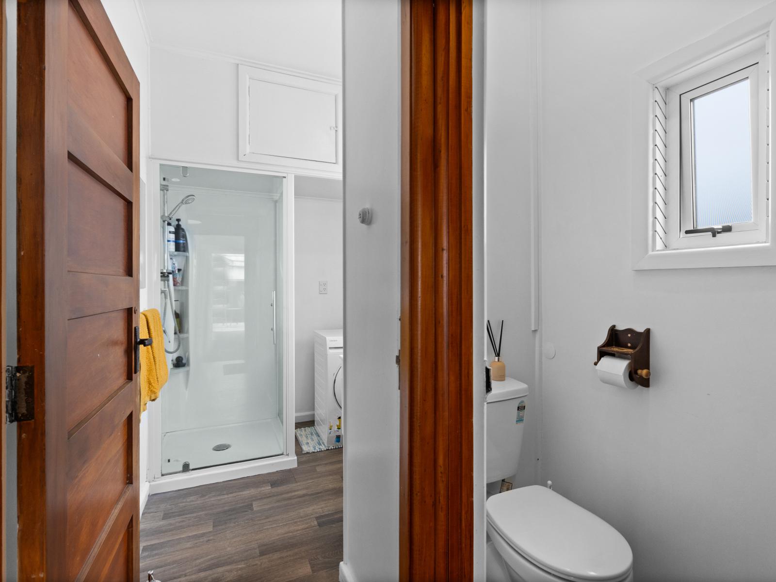 901 Clive Street, Akina