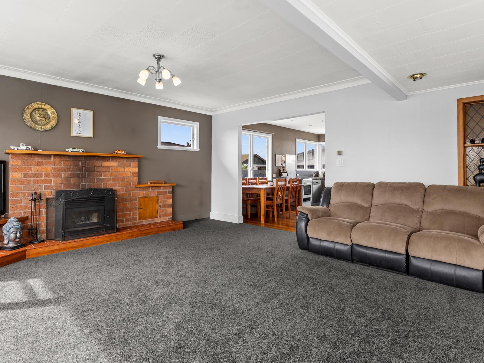 1305 Briggs Place, Mayfair