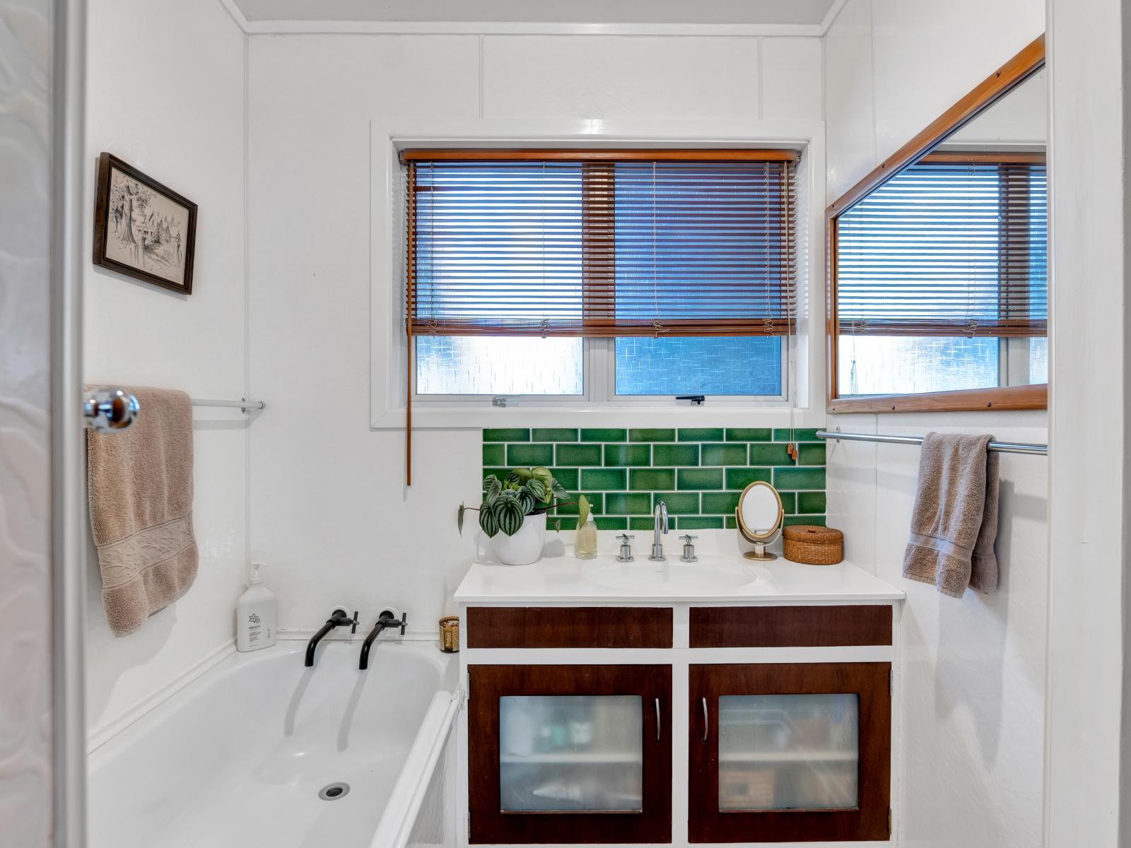 5a Marina Grove, Frankleigh Park