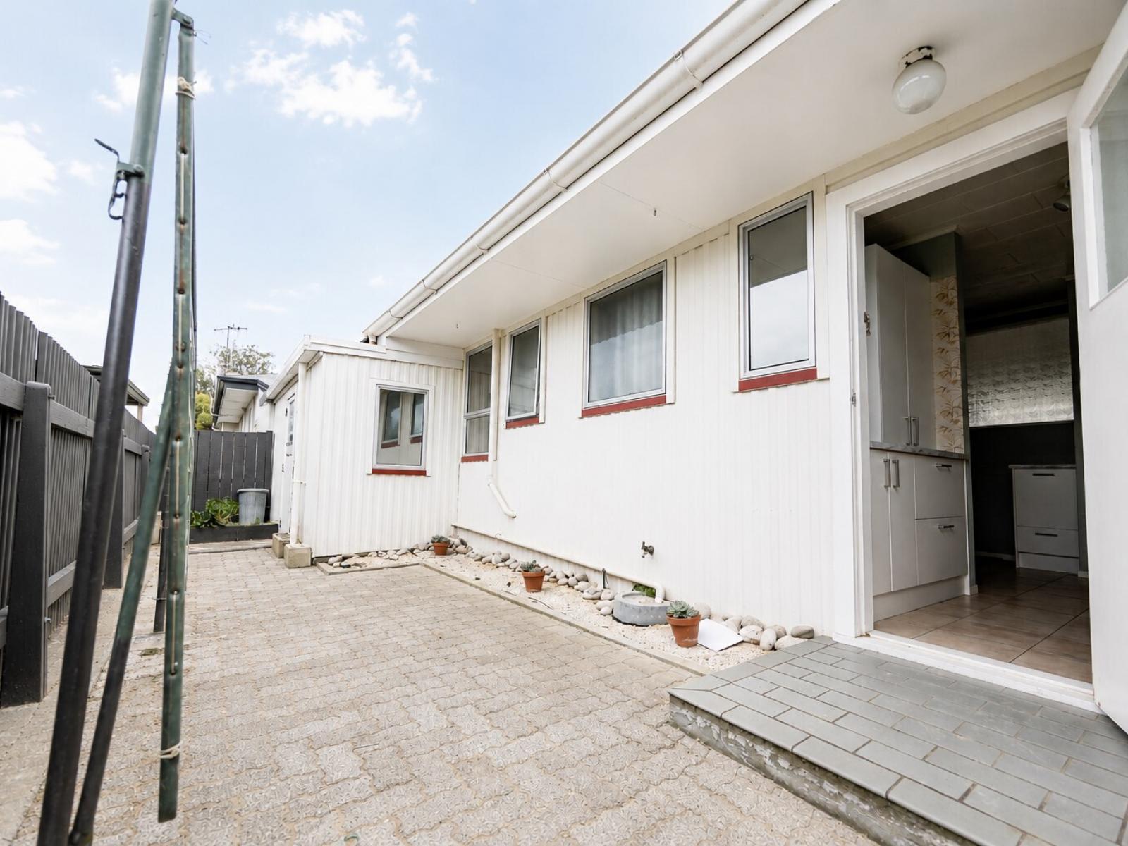 Unit 2, 12 Caxton Street, Onekawa