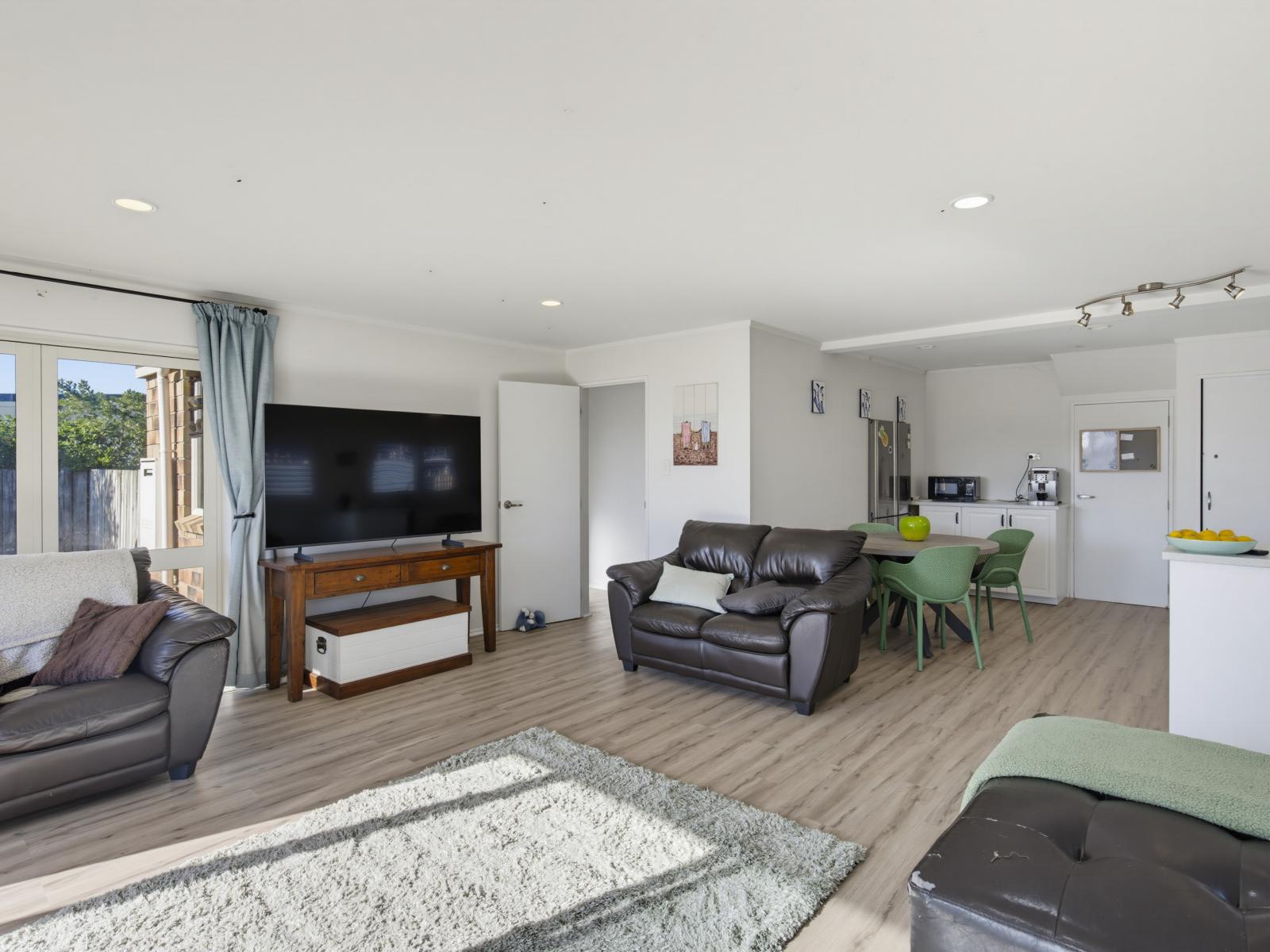 11 Rodney Avenue, Te Horo Beach