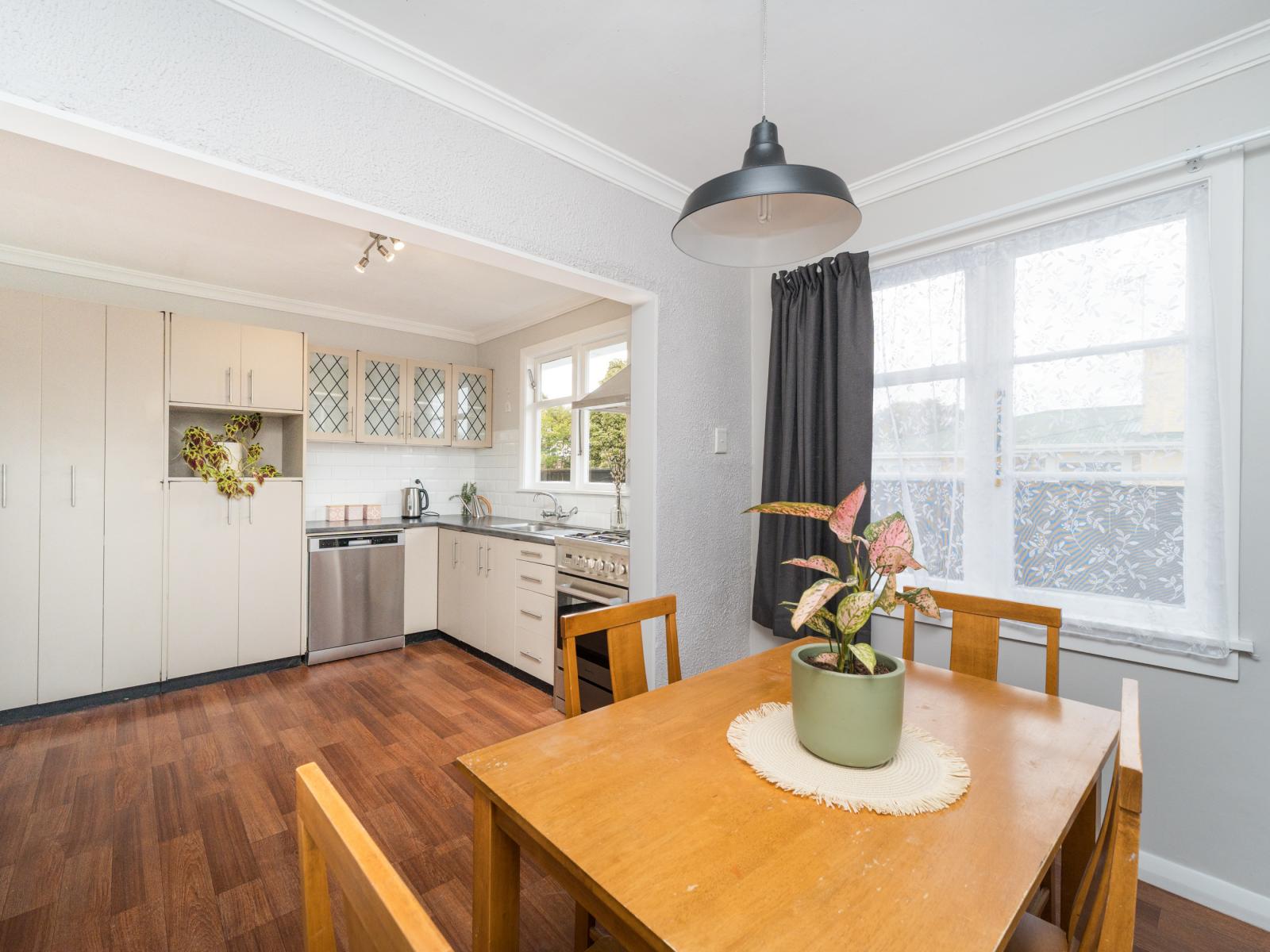 6 Waterford Place, Westbrook
