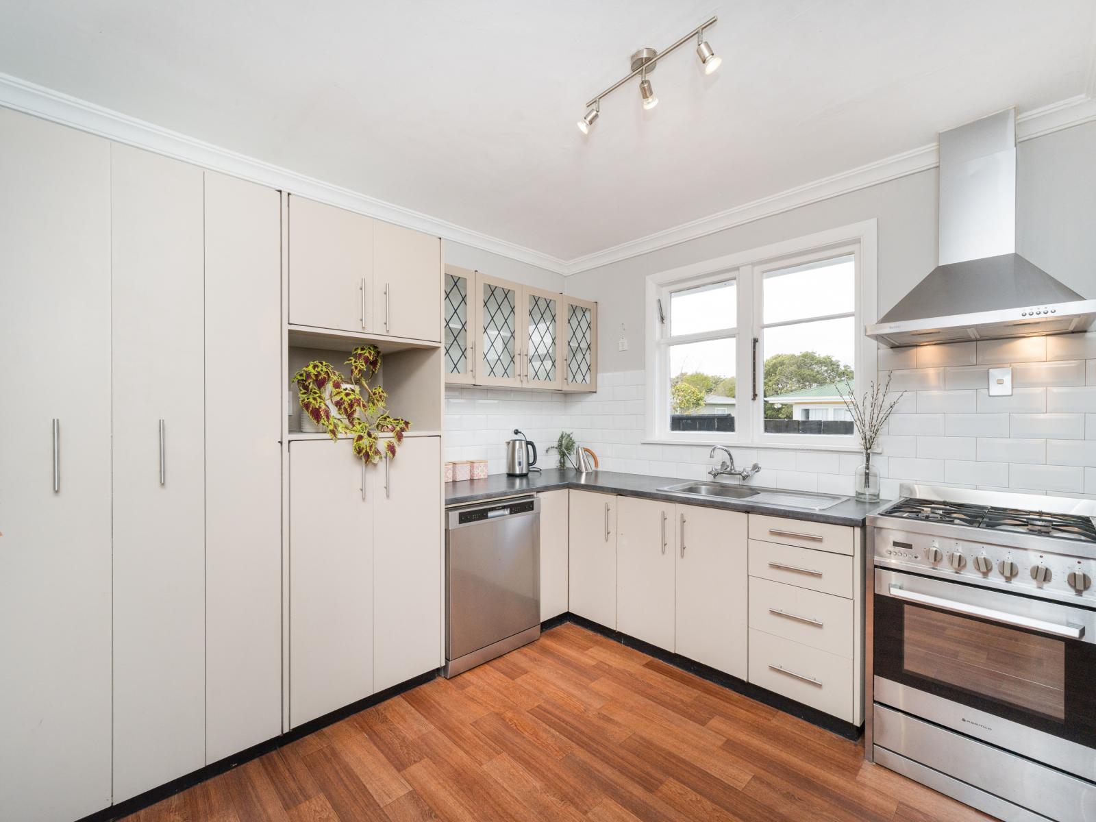 6 Waterford Place, Westbrook