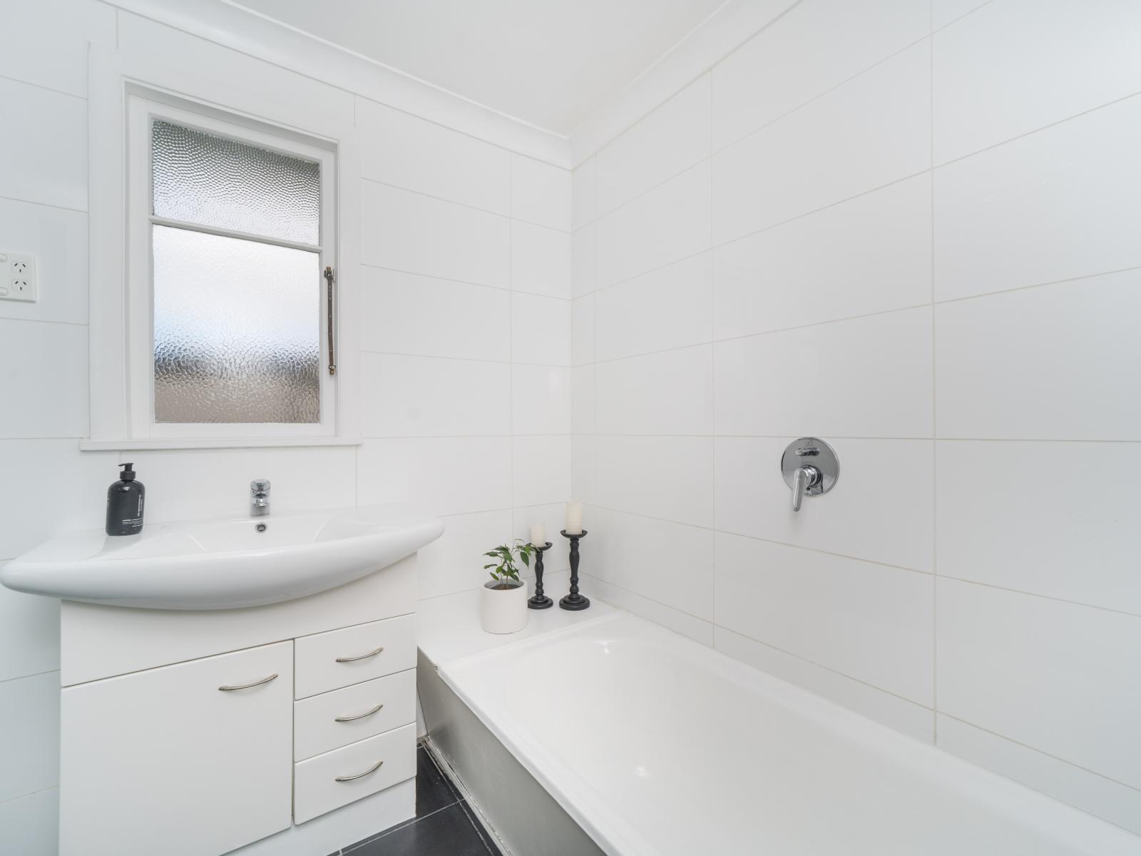 6 Waterford Place, Westbrook