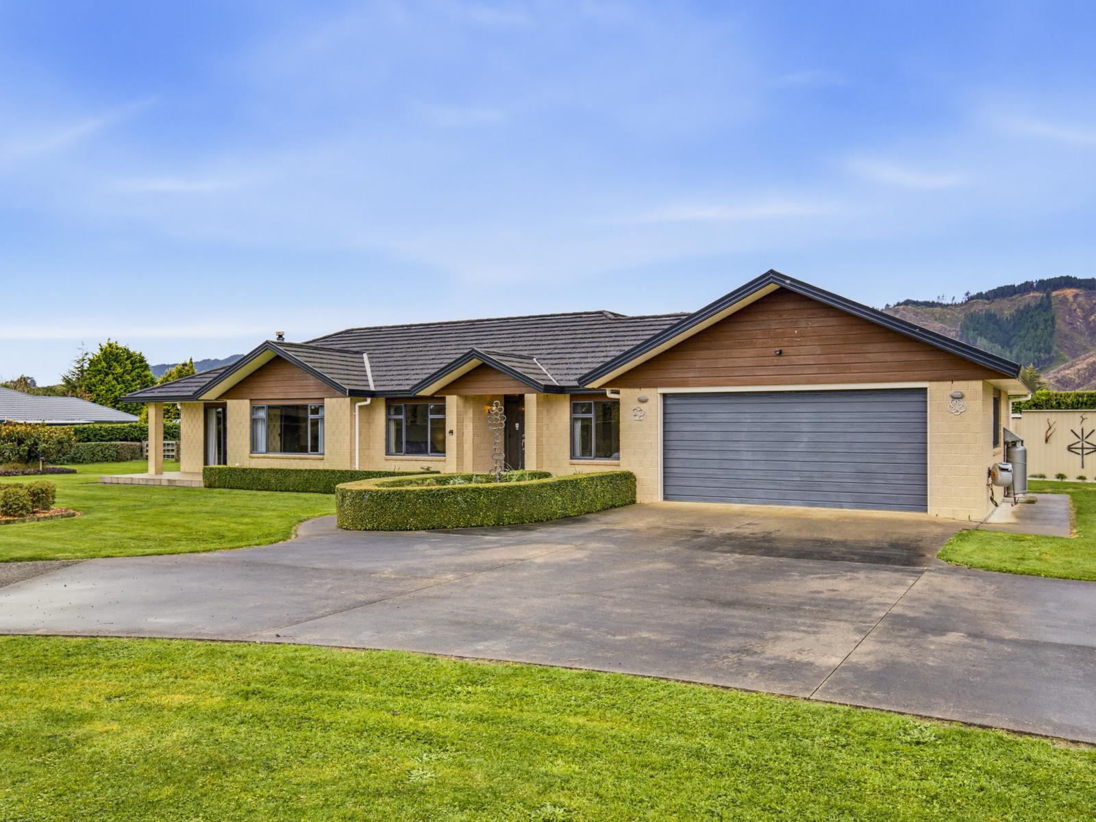 53 Pohutukawa Drive, Levin