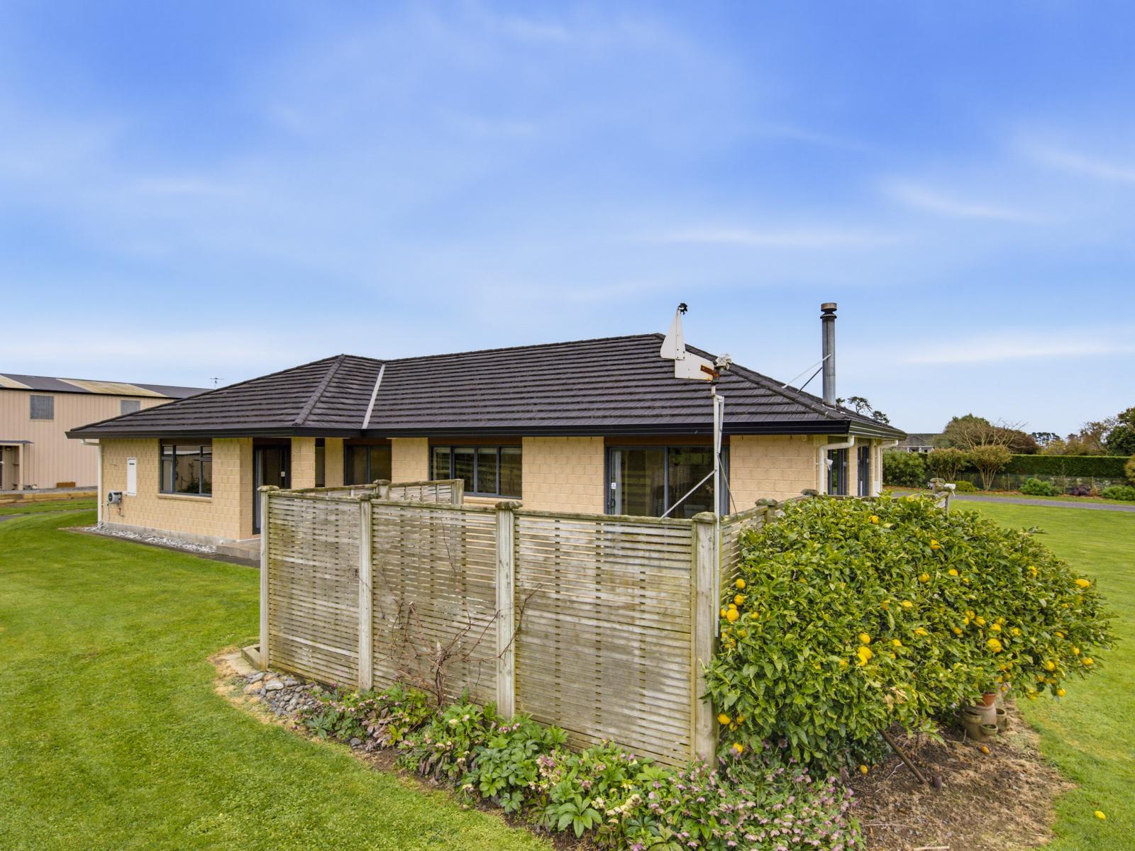 53 Pohutukawa Drive, Levin