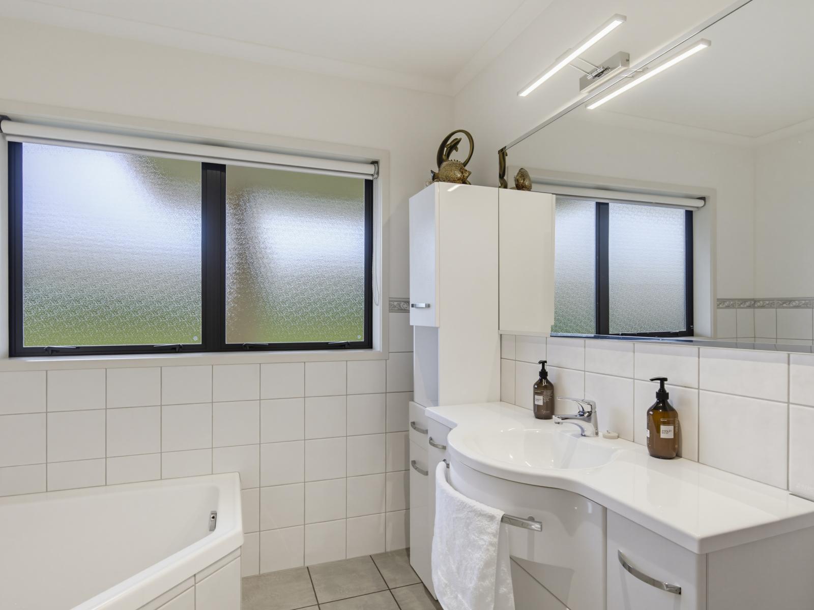 53 Pohutukawa Drive, Levin