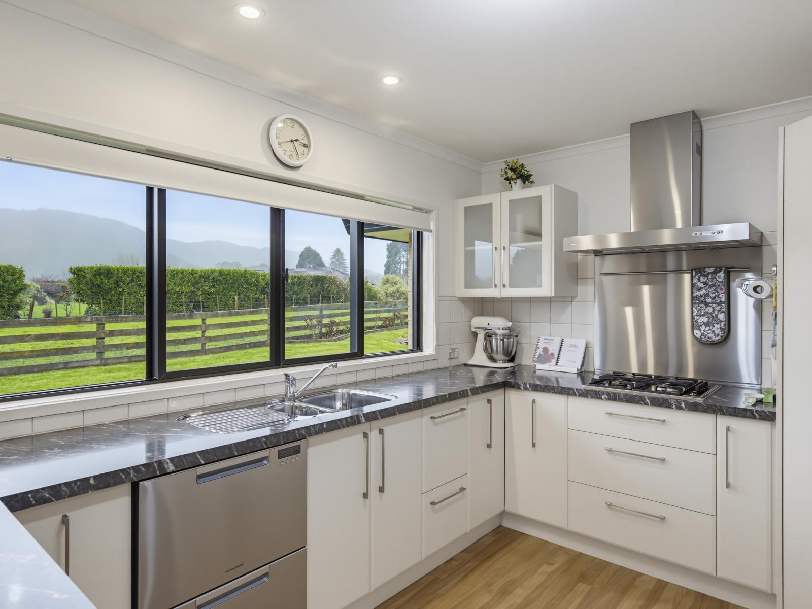 53 Pohutukawa Drive, Levin