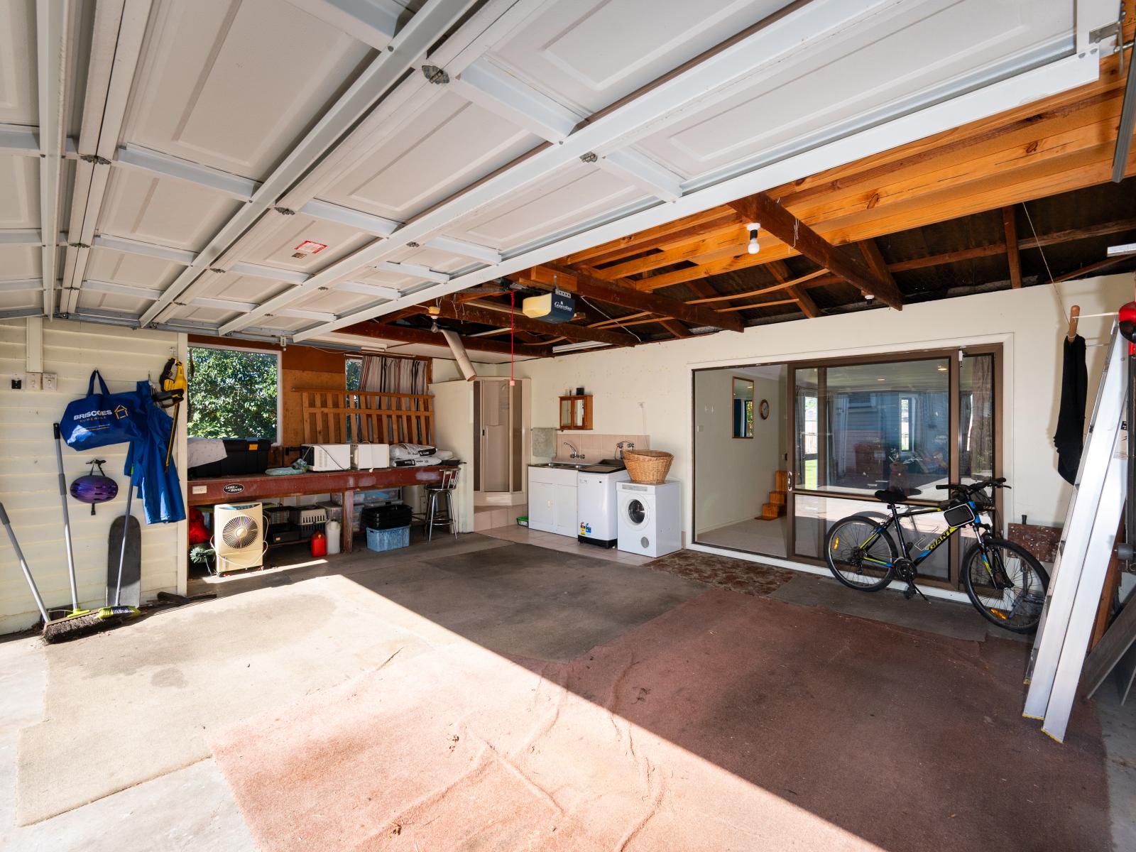 1011 Waipuna Street, Mahora