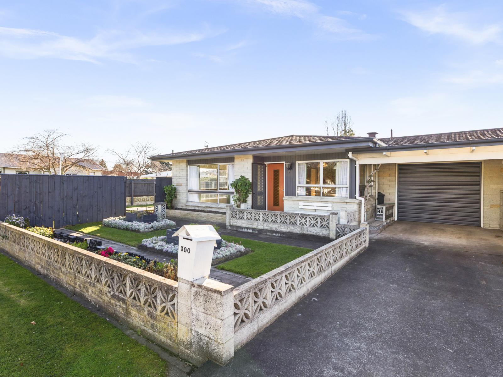 300 Willowpark Road North, Hastings