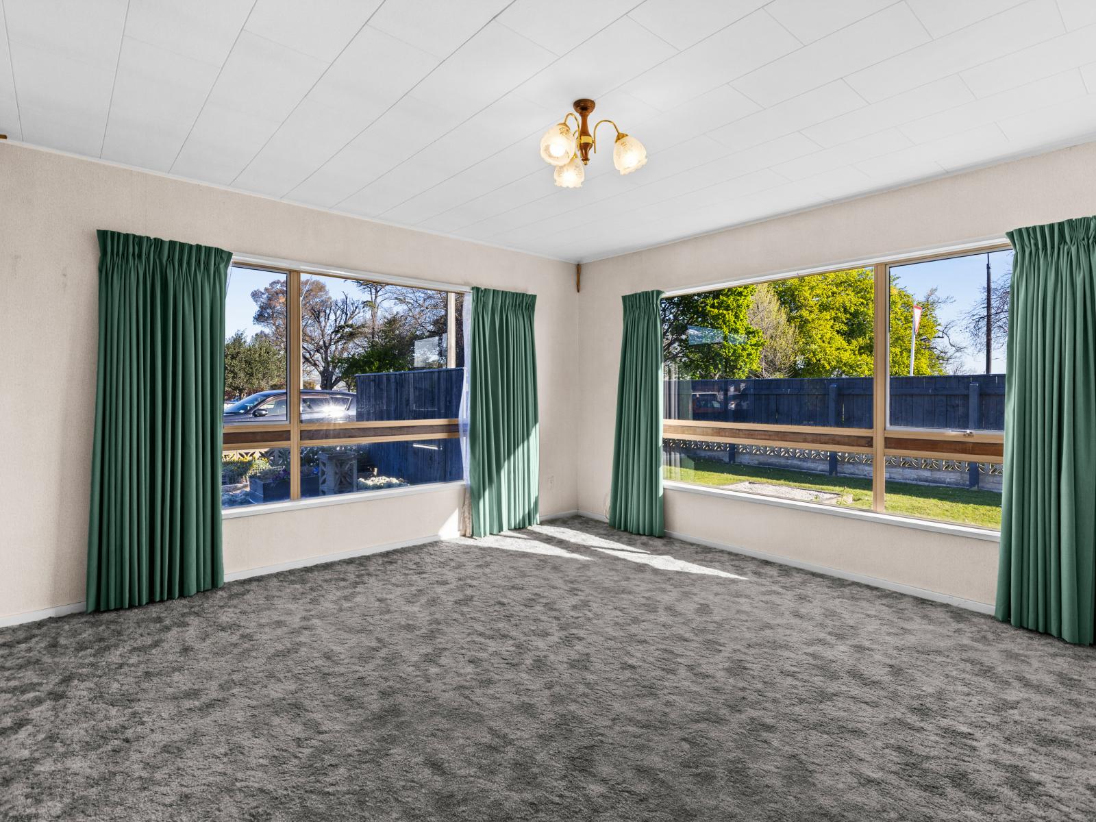 300 Willowpark Road North, Hastings