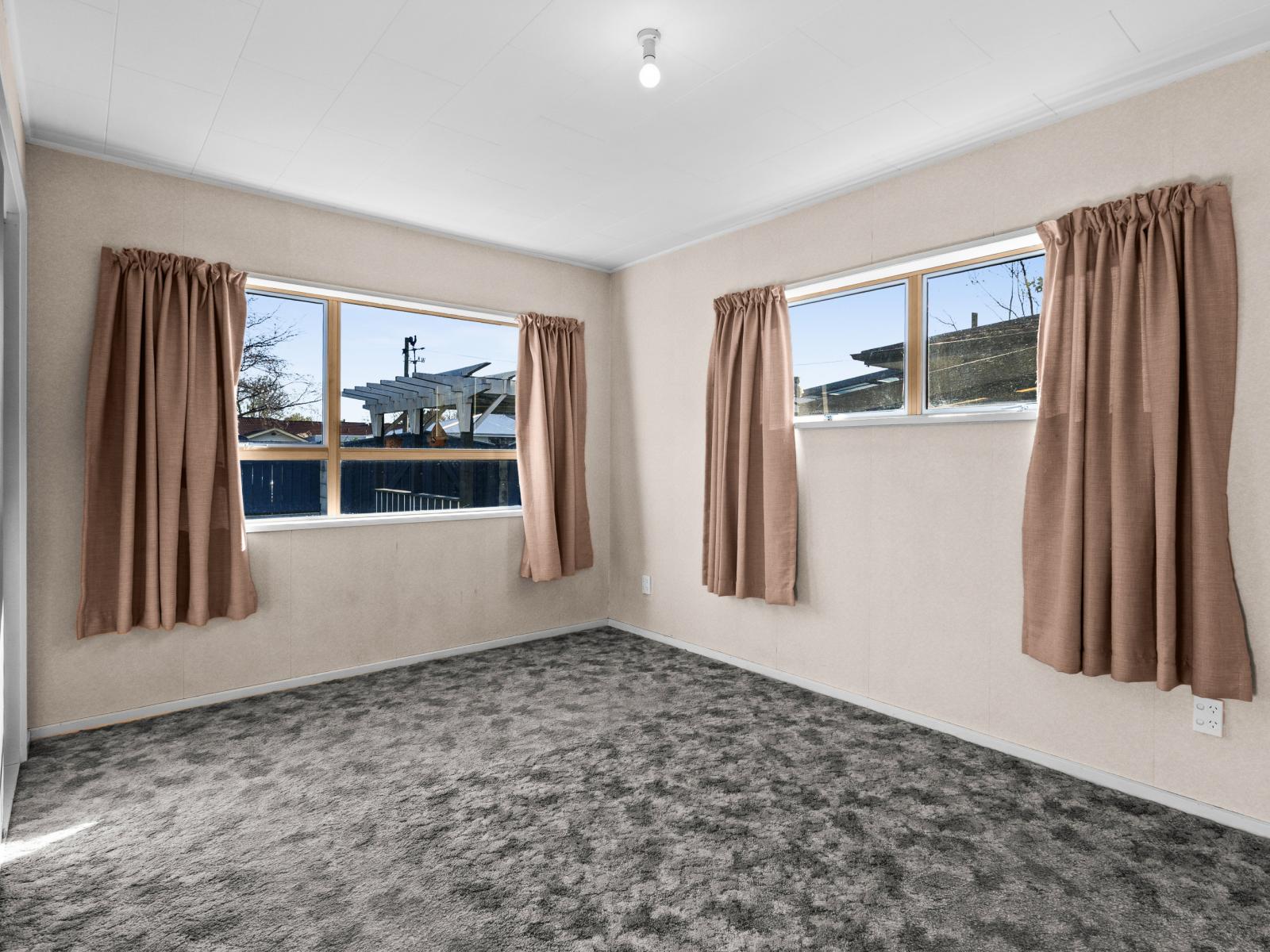 300 Willowpark Road North, Hastings