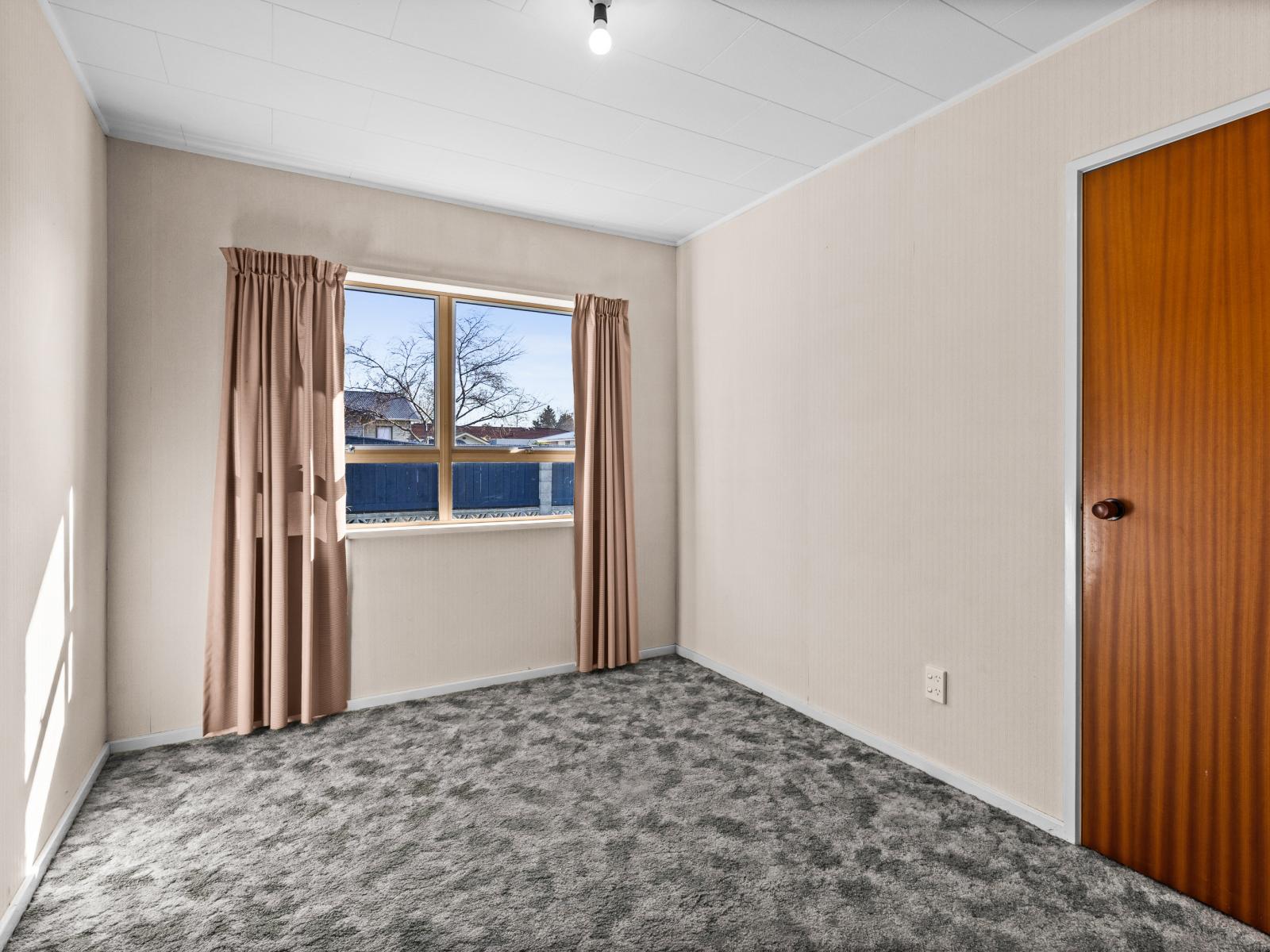 300 Willowpark Road North, Hastings