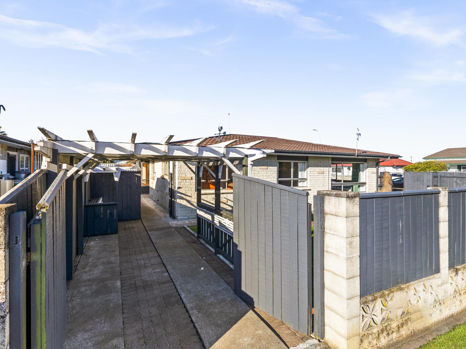 300 Willowpark Road North, Hastings