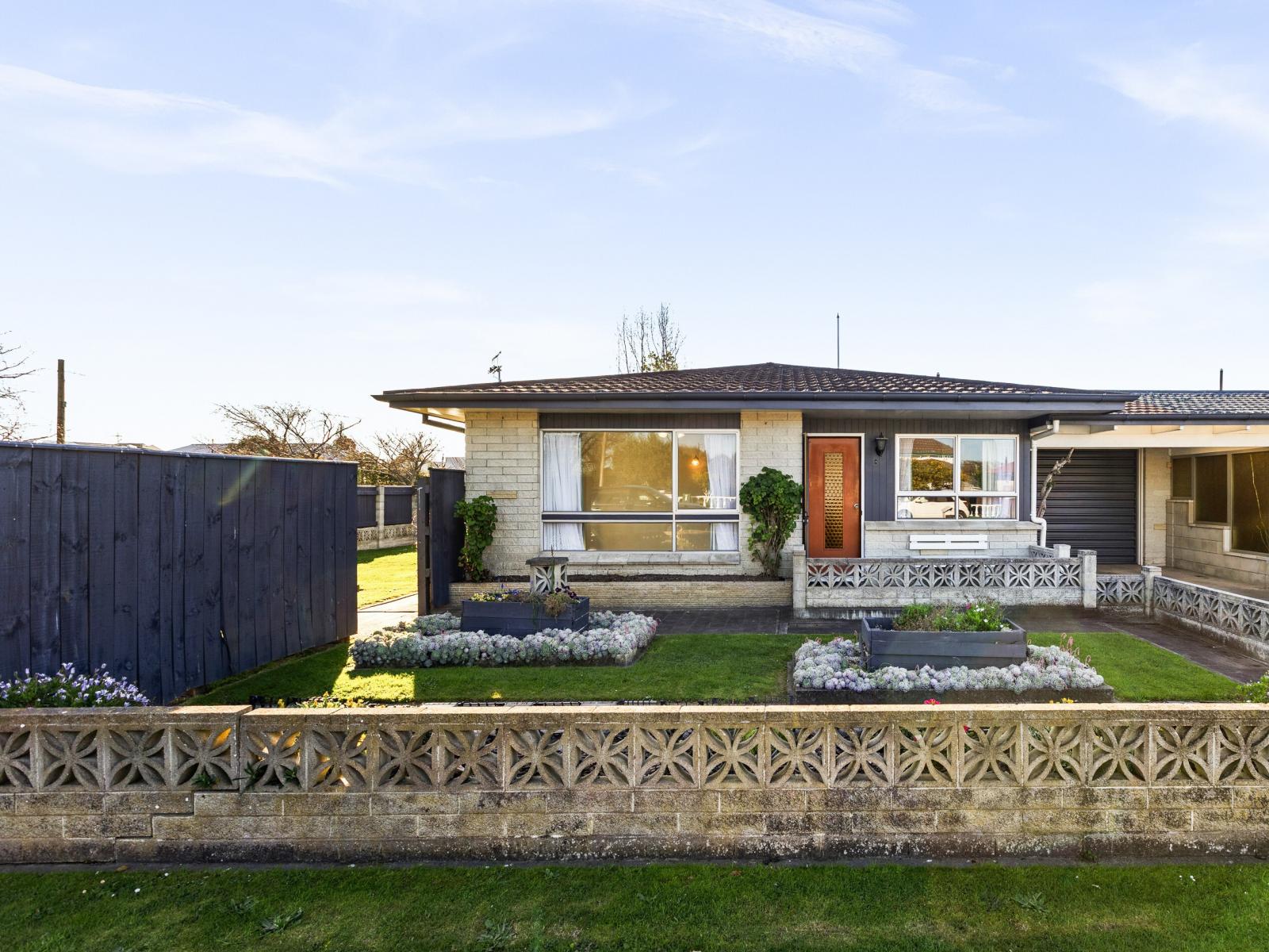 300 Willowpark Road North, Hastings
