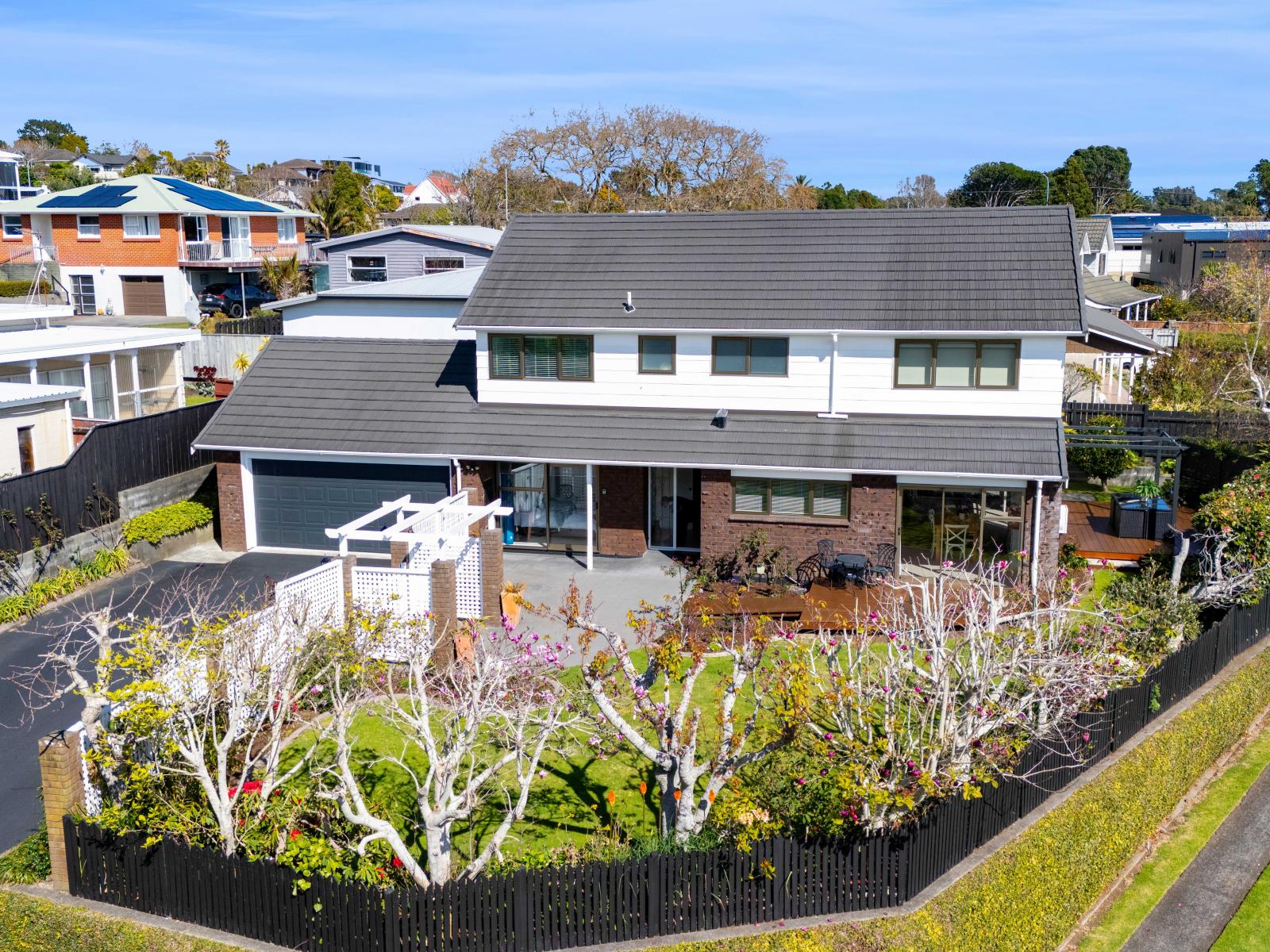 11 Leatham Avenue, Strandon