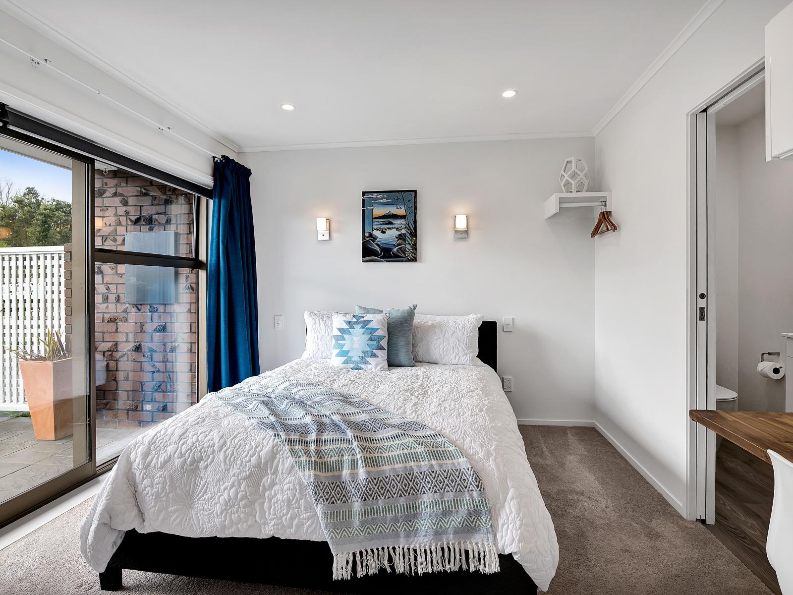 11 Leatham Avenue, Strandon
