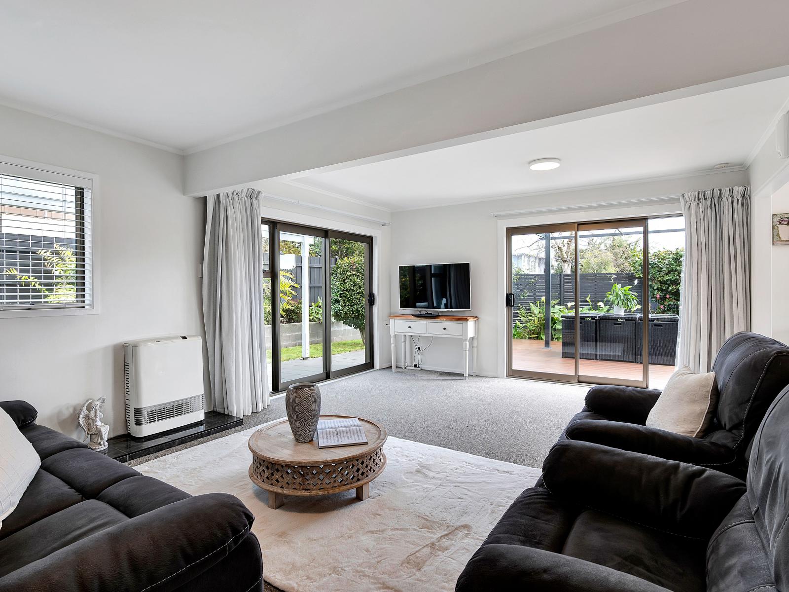 11 Leatham Avenue, Strandon