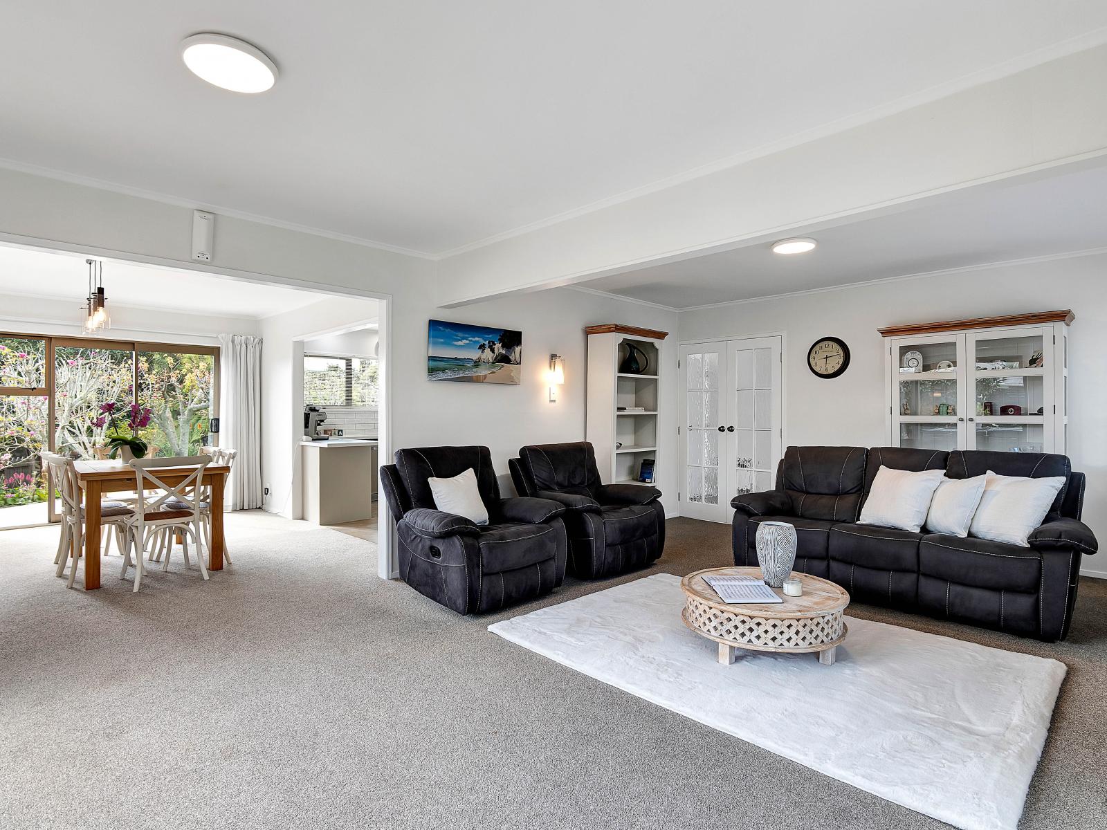11 Leatham Avenue, Strandon