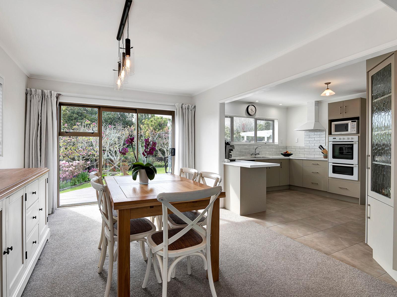 11 Leatham Avenue, Strandon