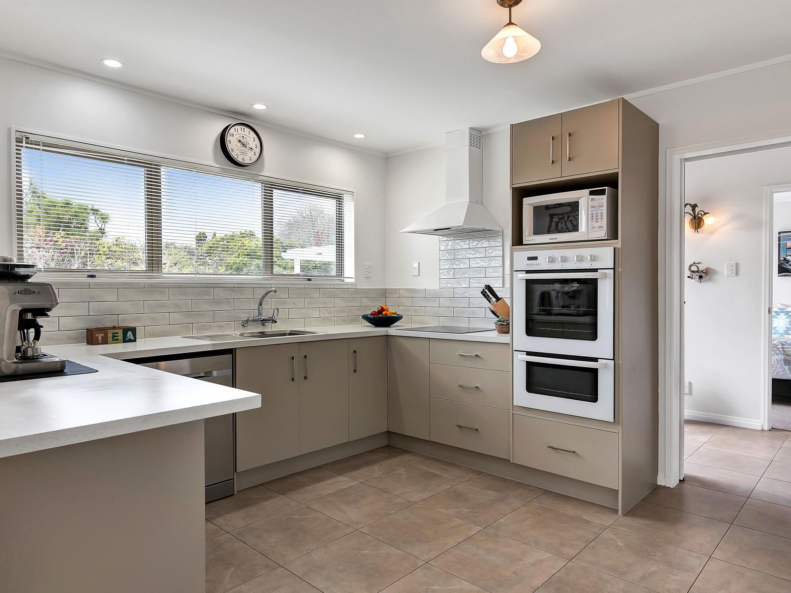 11 Leatham Avenue, Strandon