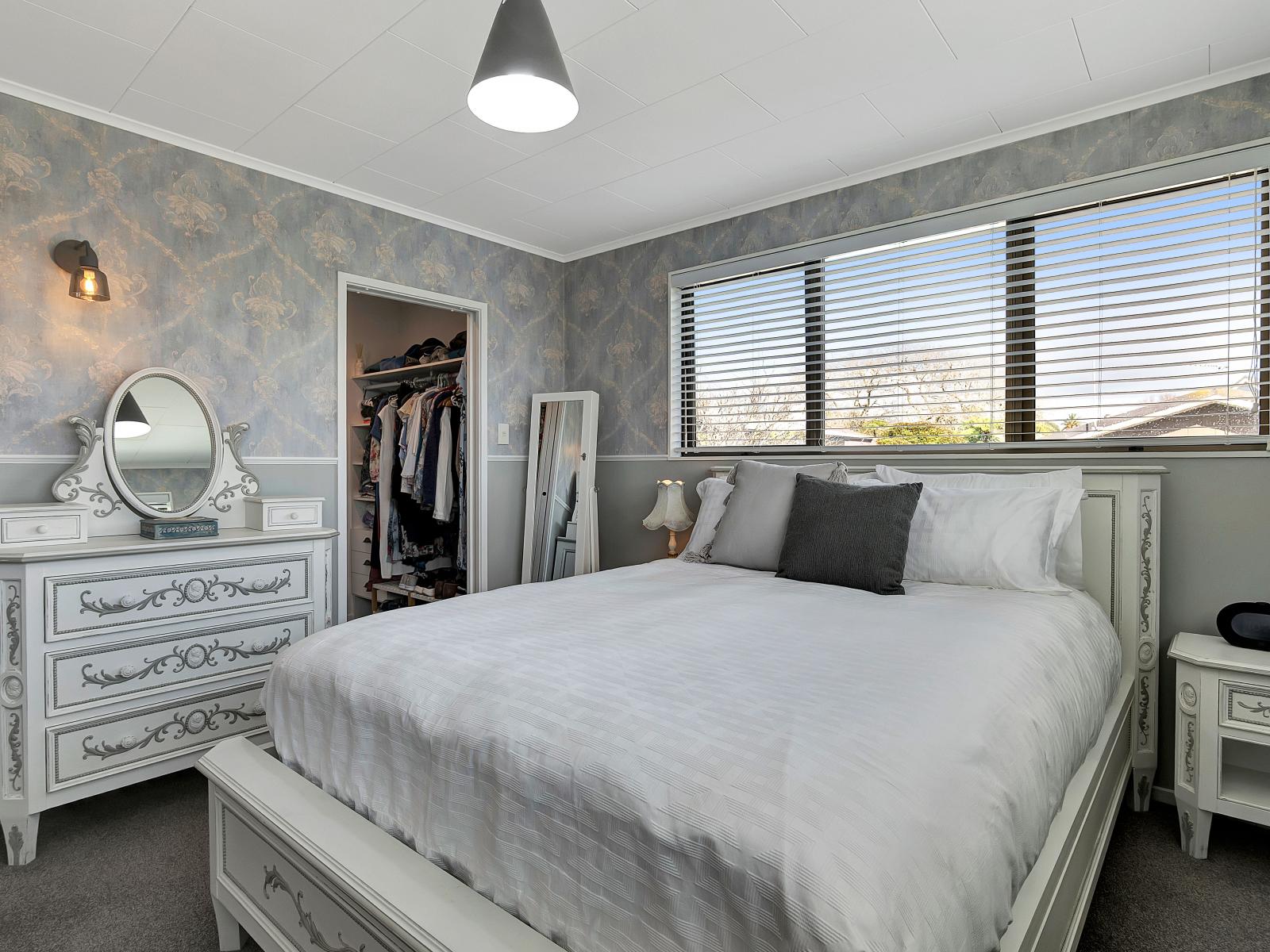 11 Leatham Avenue, Strandon
