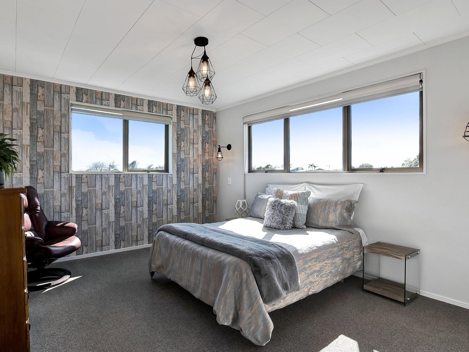11 Leatham Avenue, Strandon