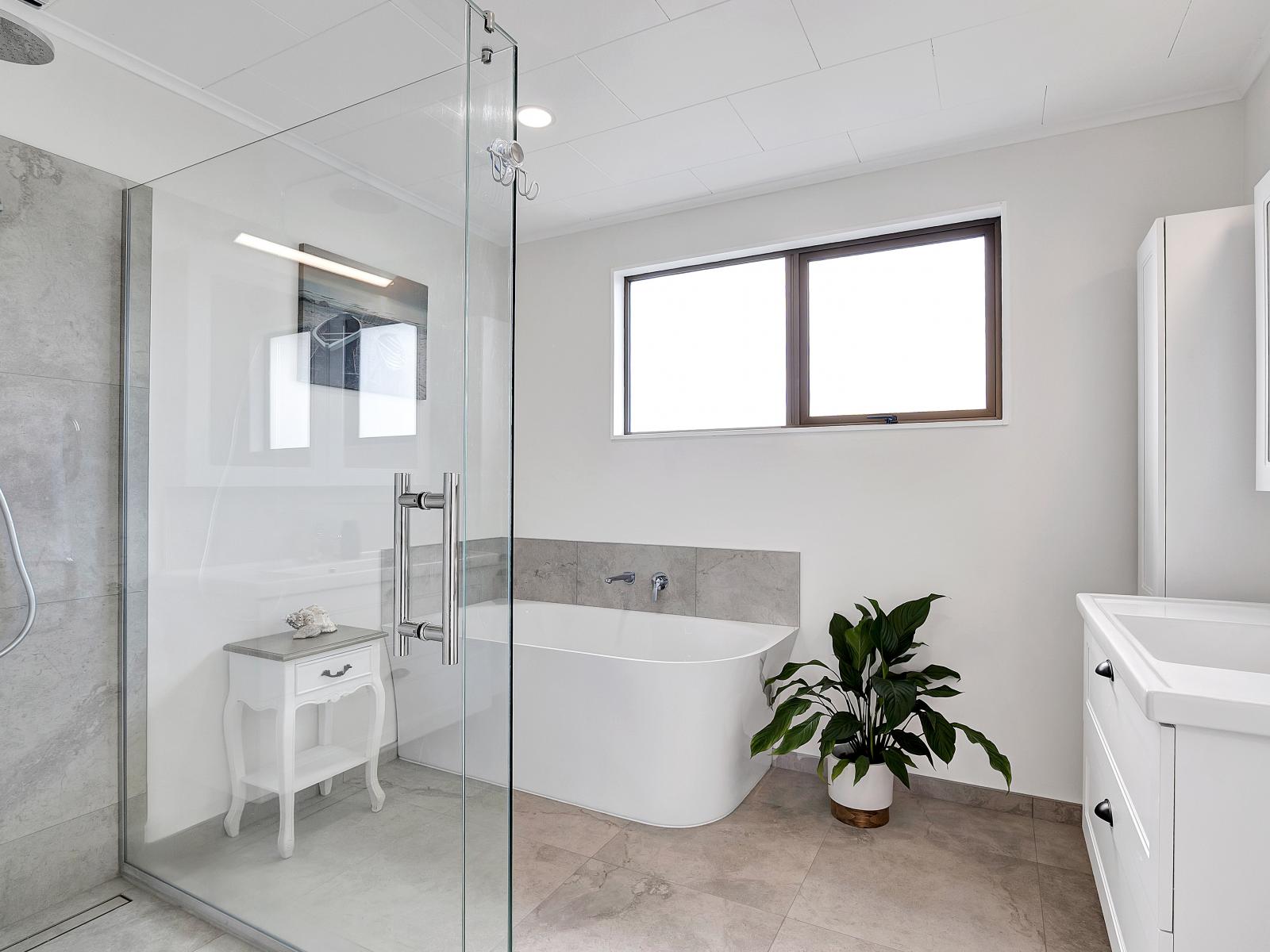 11 Leatham Avenue, Strandon