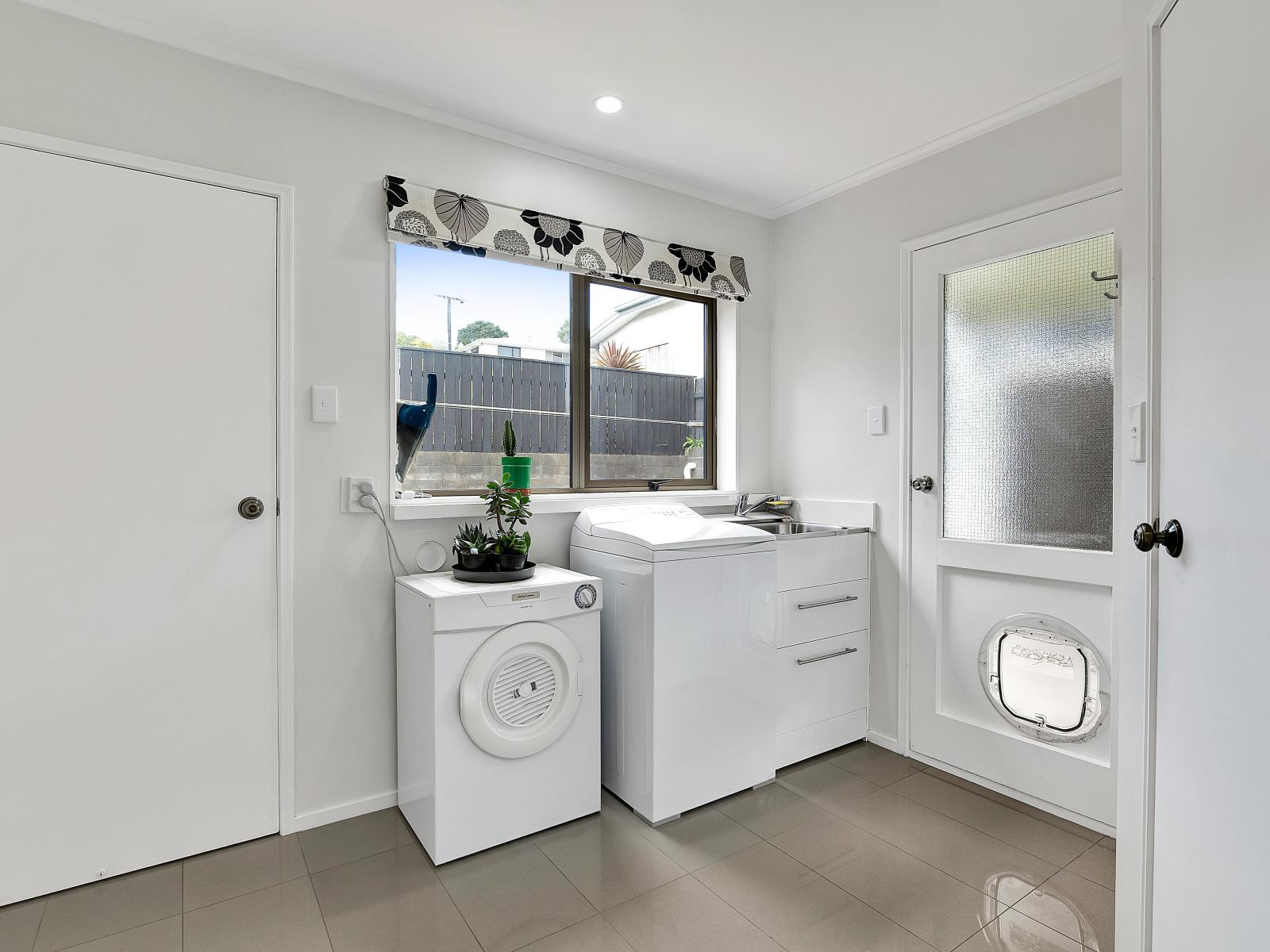 11 Leatham Avenue, Strandon