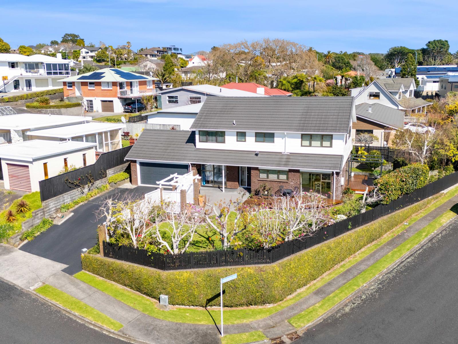 11 Leatham Avenue, Strandon