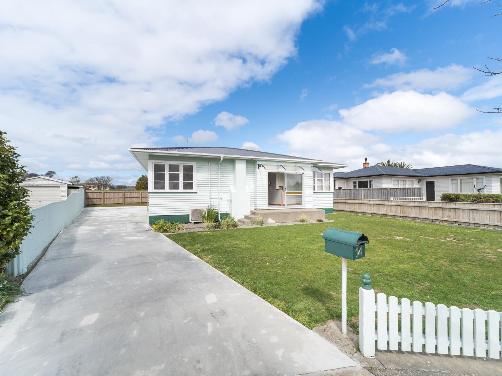 14 Belvedere Crescent, Takaro
