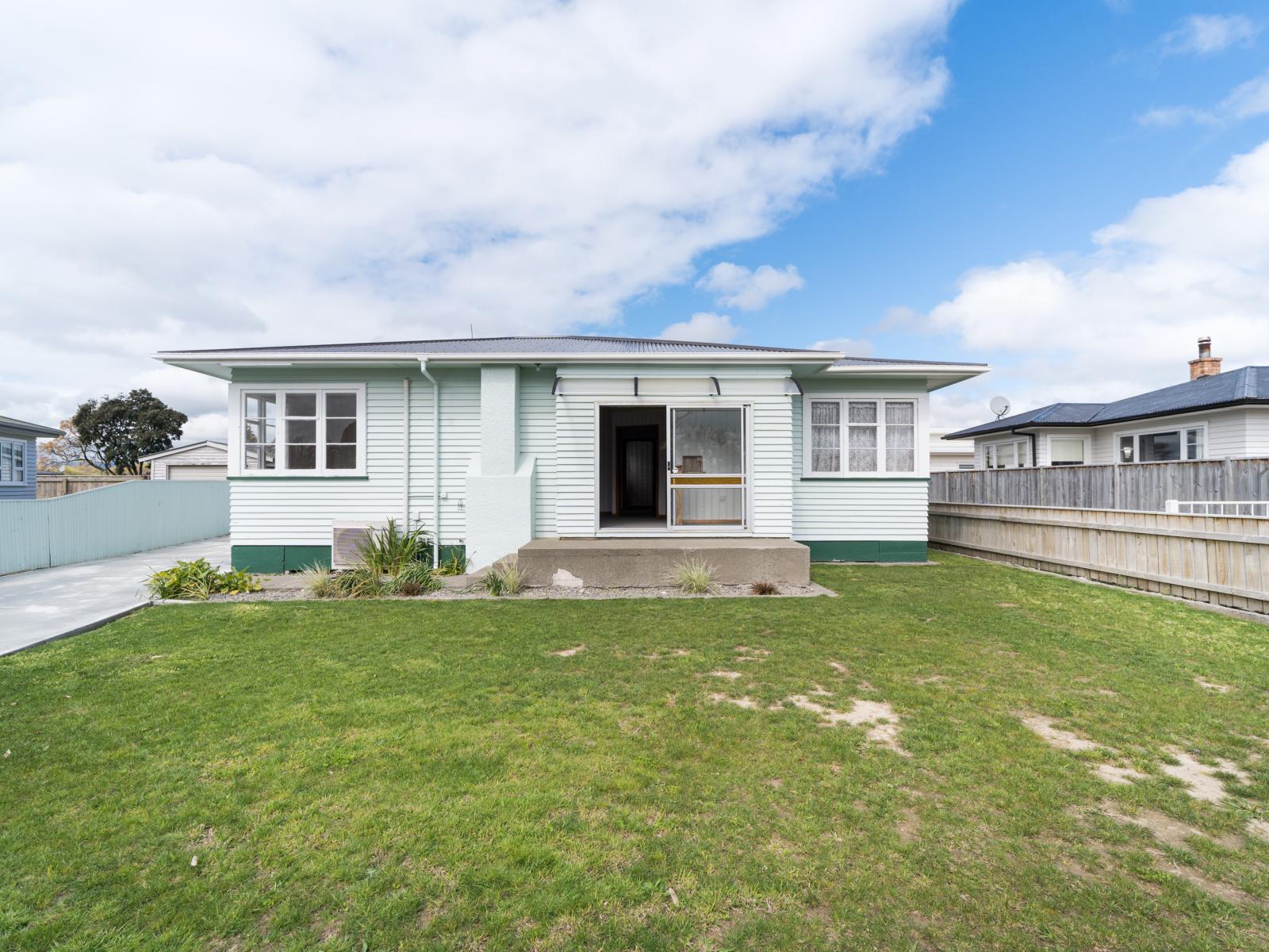 14 Belvedere Crescent, Takaro