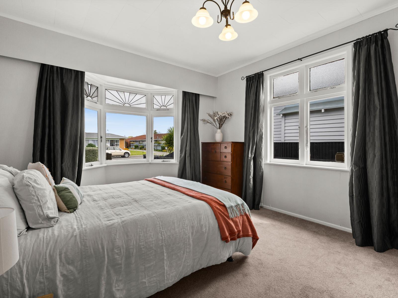 810 Queen Street East, Parkvale
