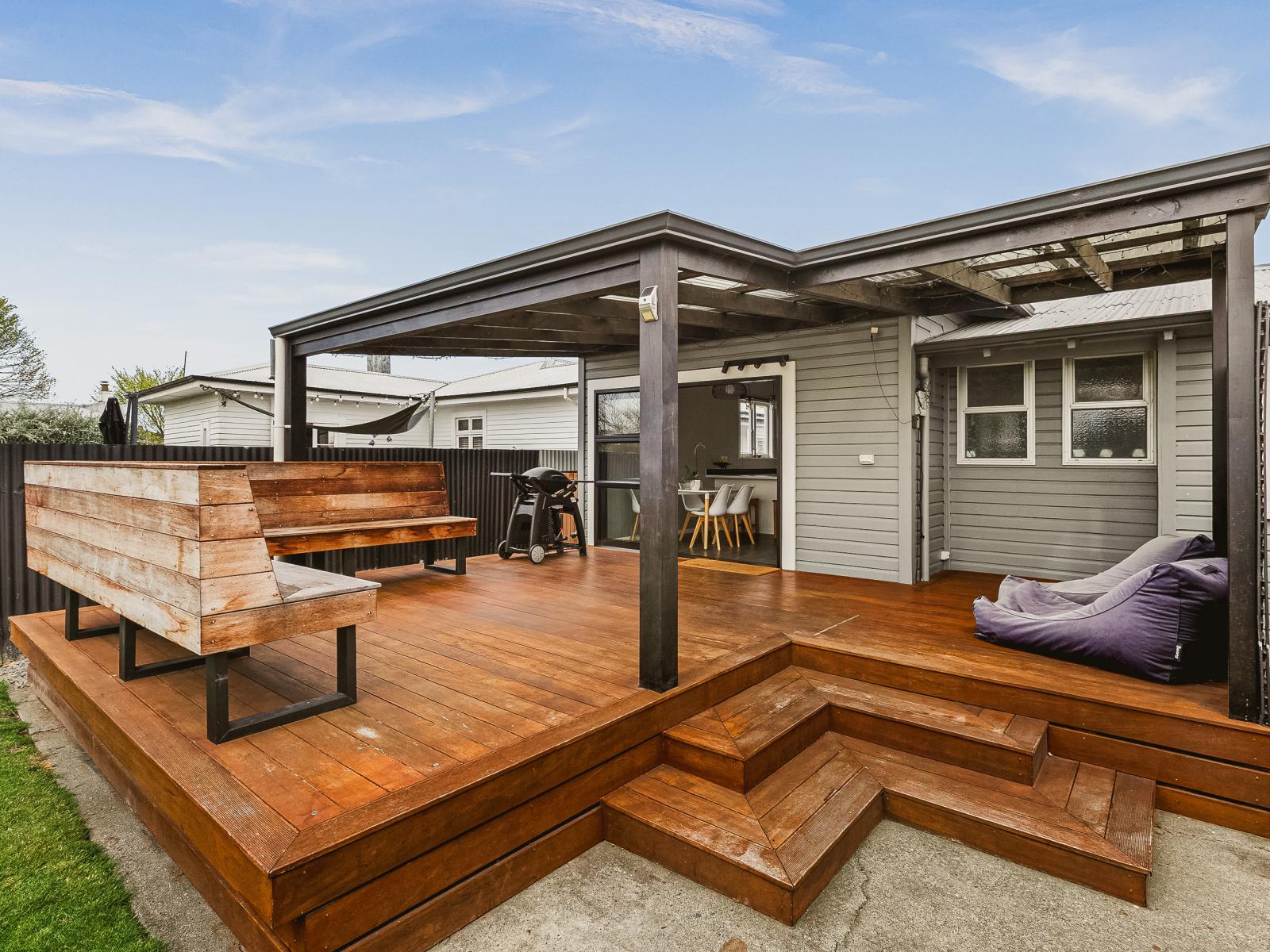 810 Queen Street East, Parkvale