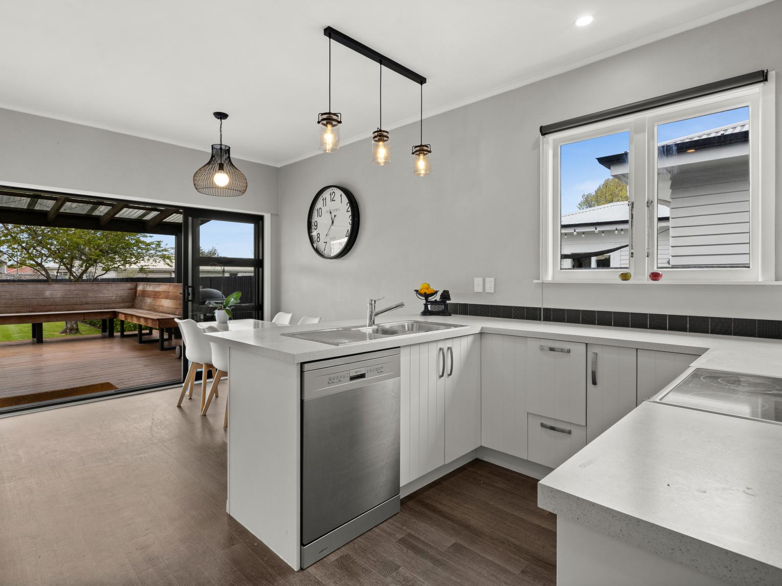 810 Queen Street East, Parkvale