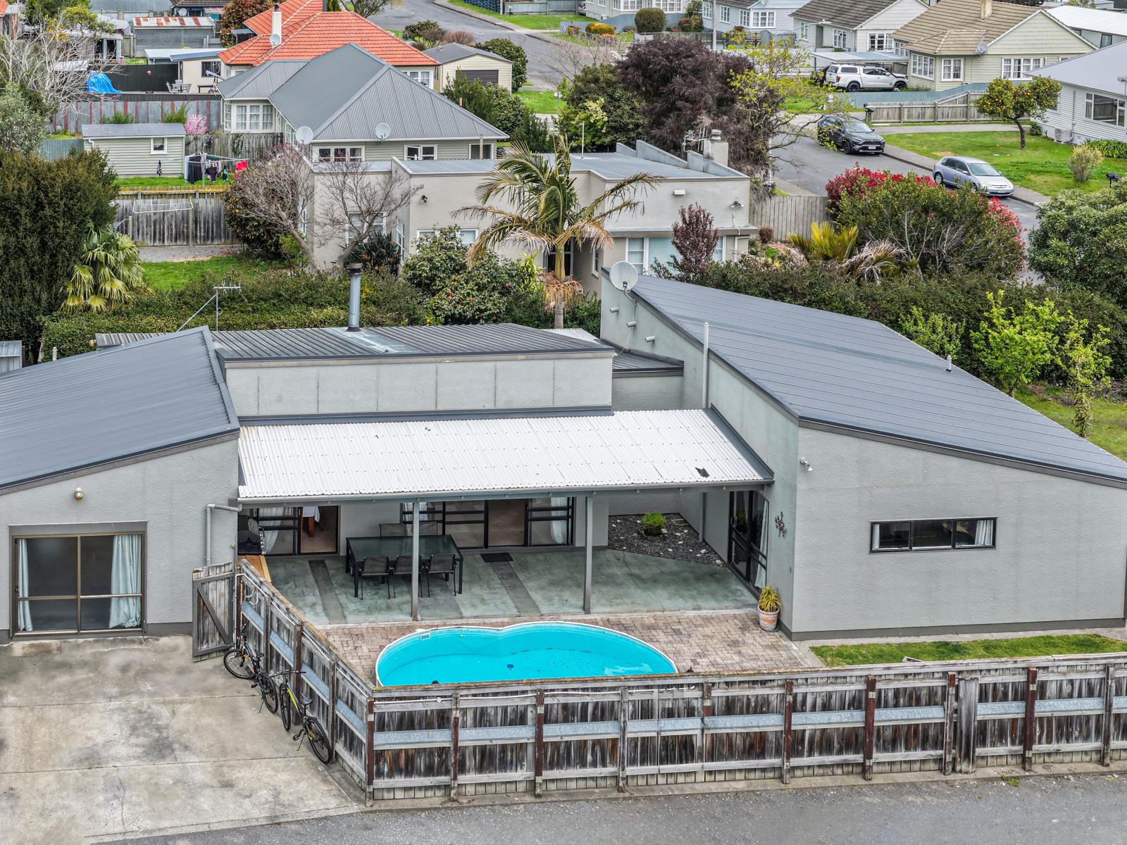1013 Lane Street, Mahora