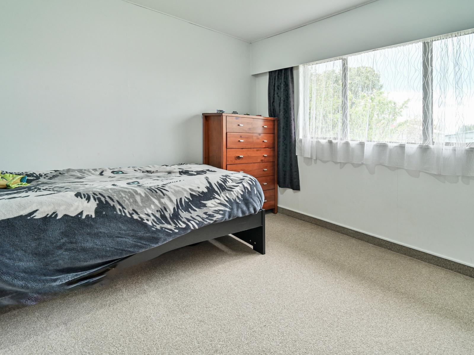1013 Lane Street, Mahora