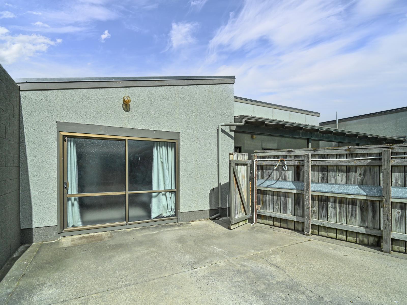 1013 Lane Street, Mahora