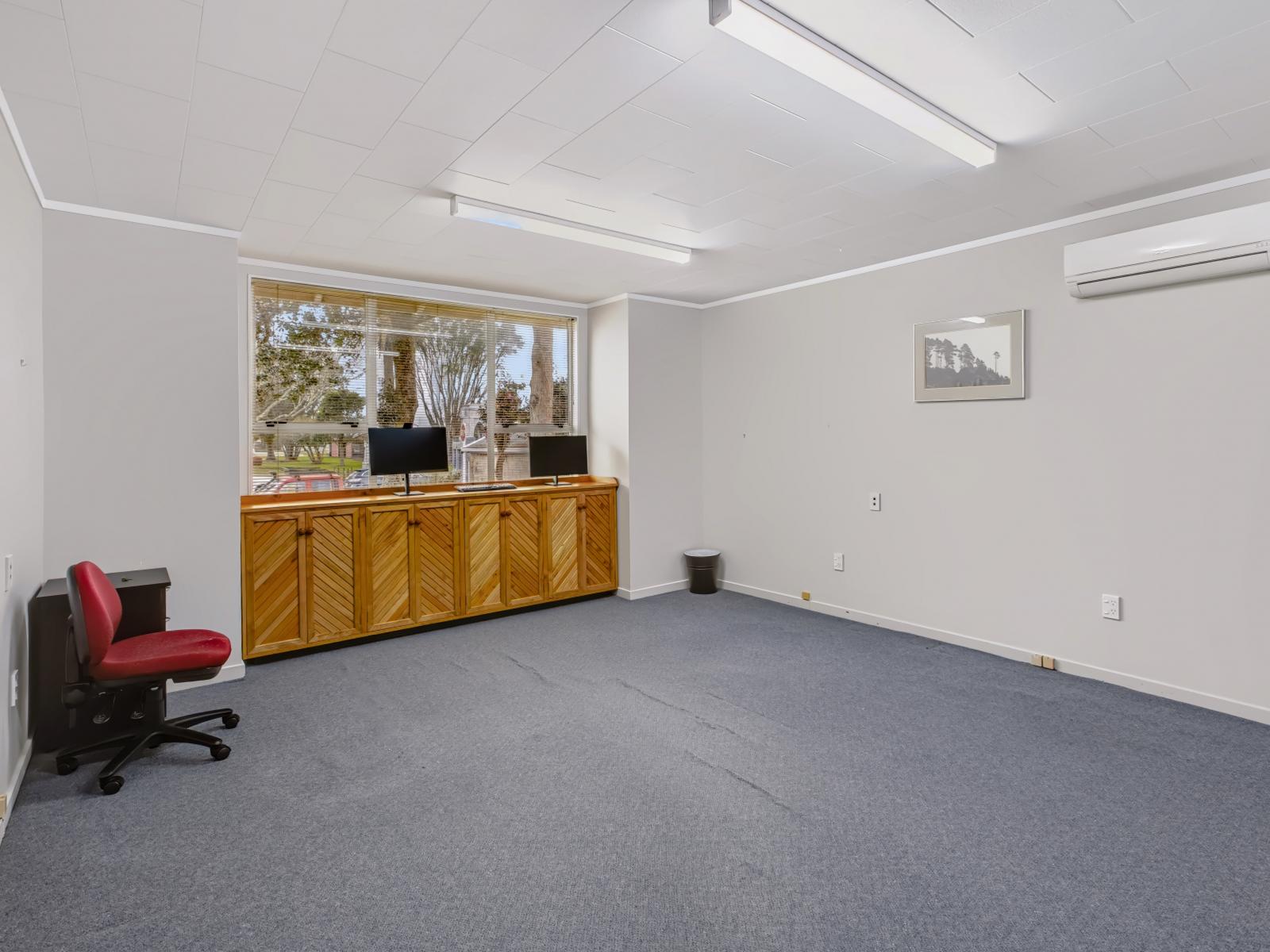 68 Russell Street, Westport