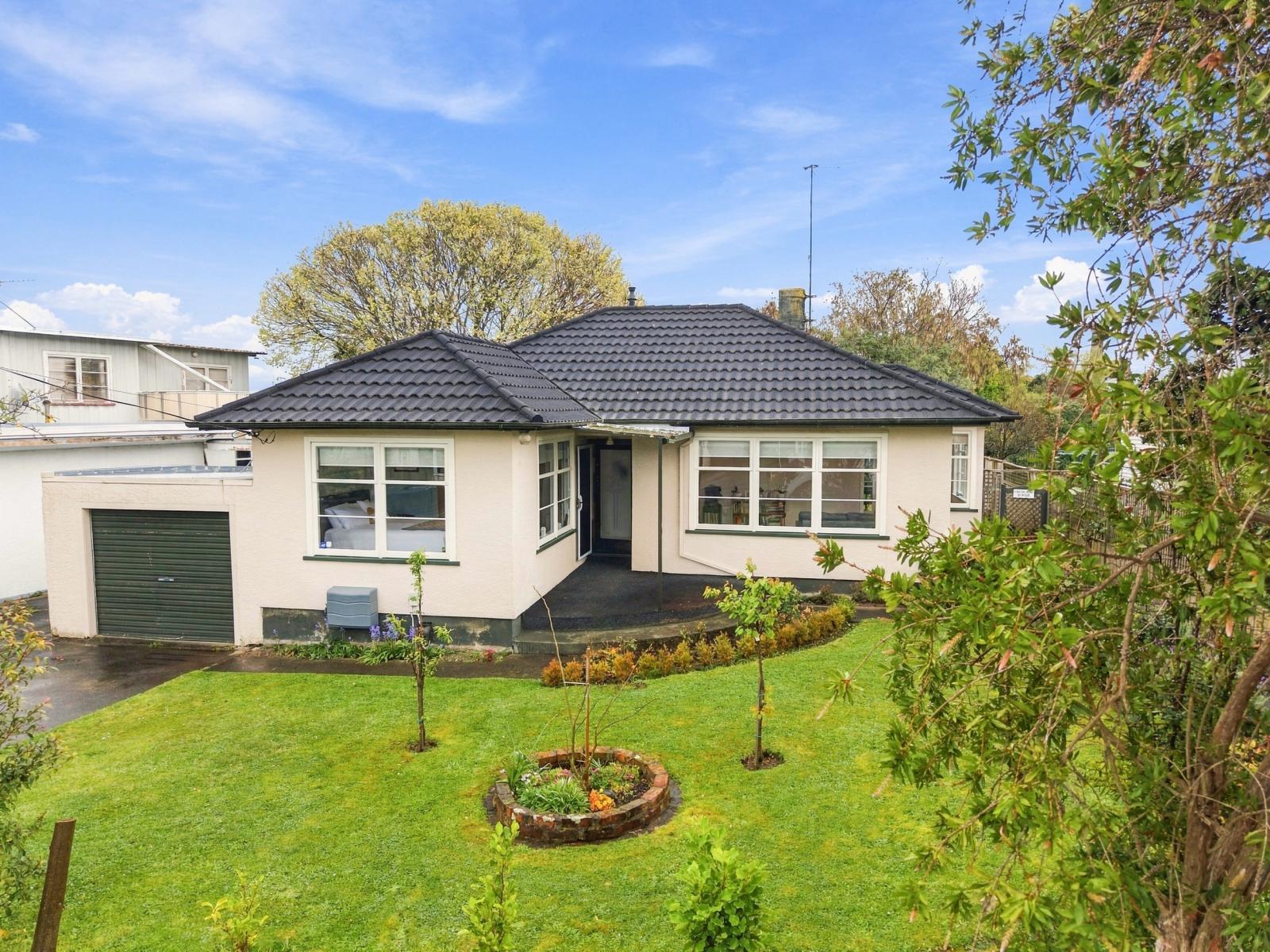 8 Hutchison Crescent, Durie Hill