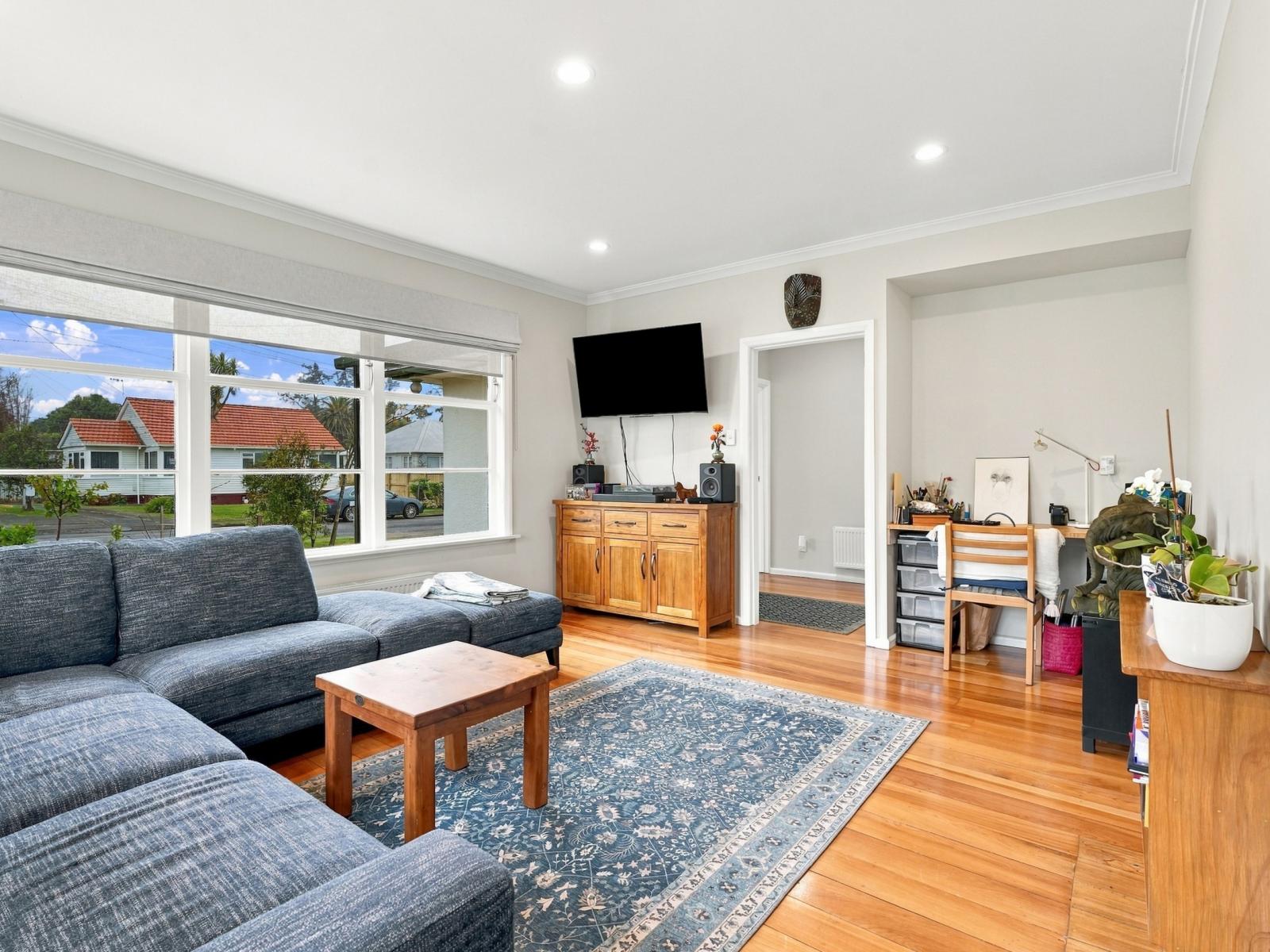 8 Hutchison Crescent, Durie Hill