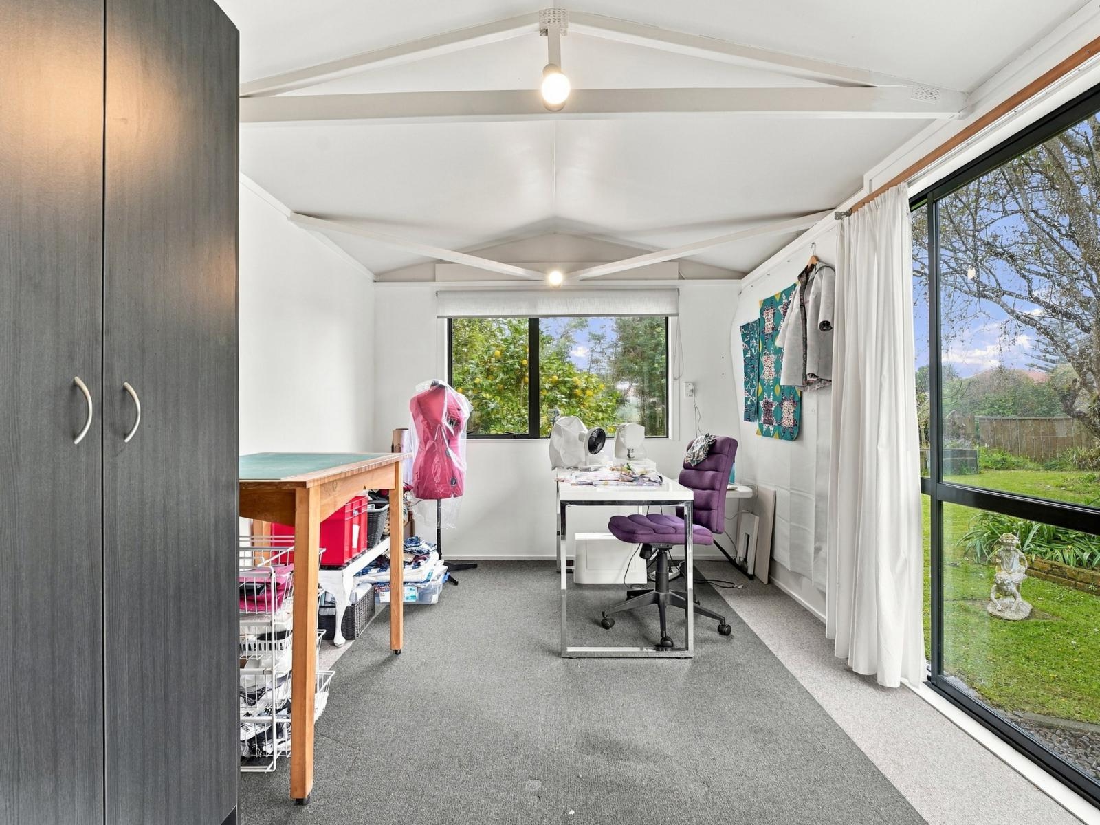 8 Hutchison Crescent, Durie Hill