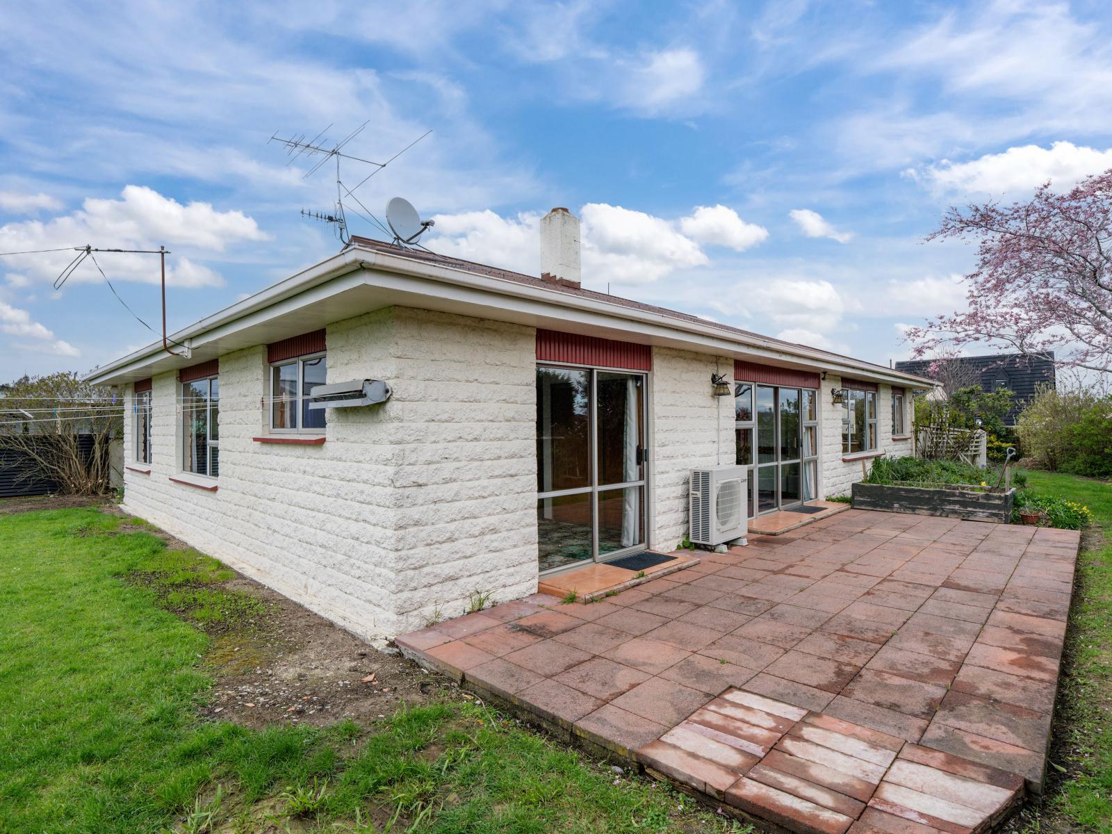11 Douglas Street, Winton