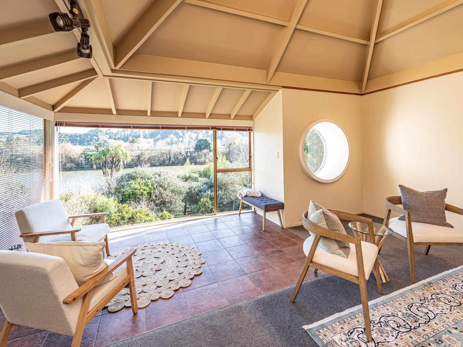 9 Riverbank Road, Okoia