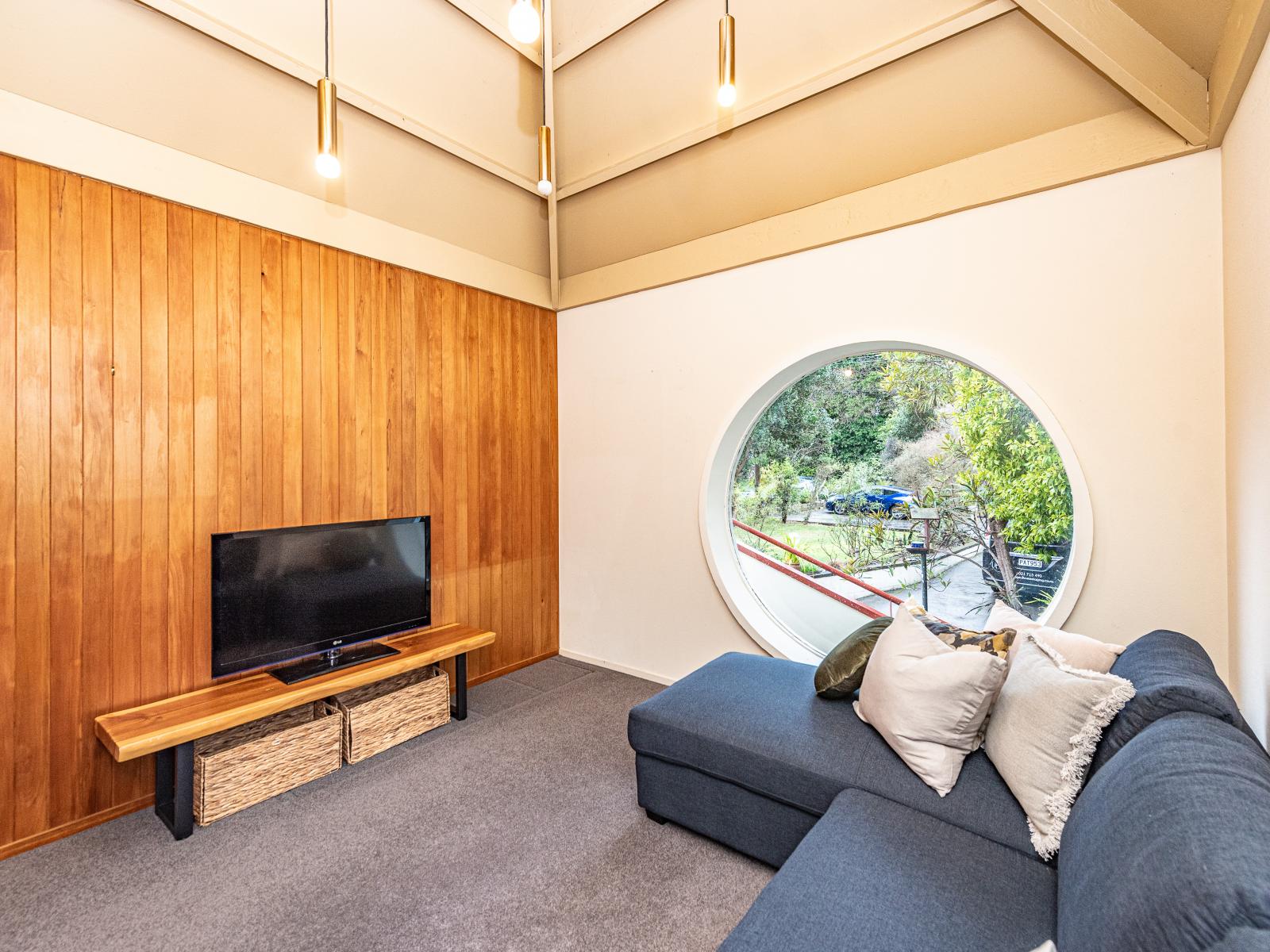 9 Riverbank Road, Okoia