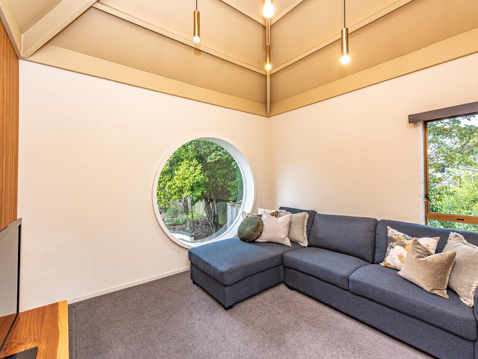 9 Riverbank Road, Okoia