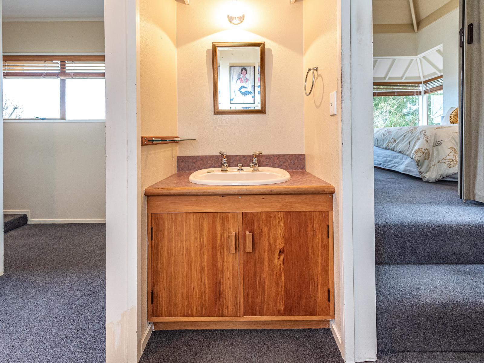 9 Riverbank Road, Okoia